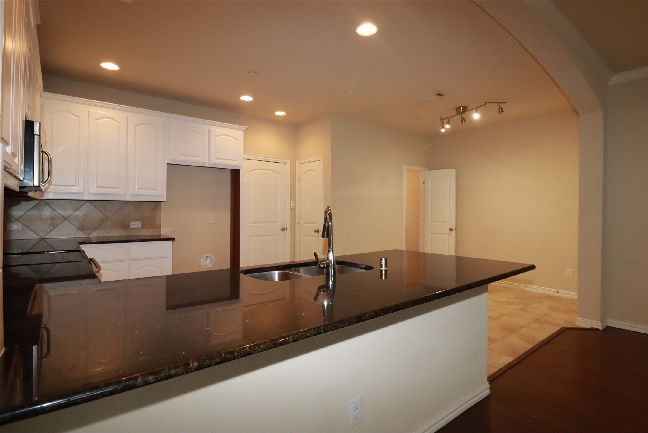 913 Shelby Lane Lewisville TX 75056
