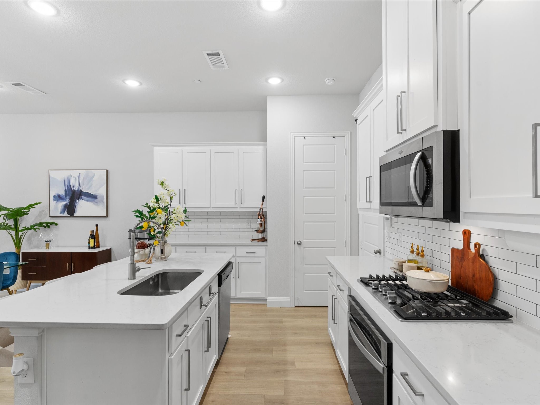 1903 Melinda Lane Farmers Branch TX 75234