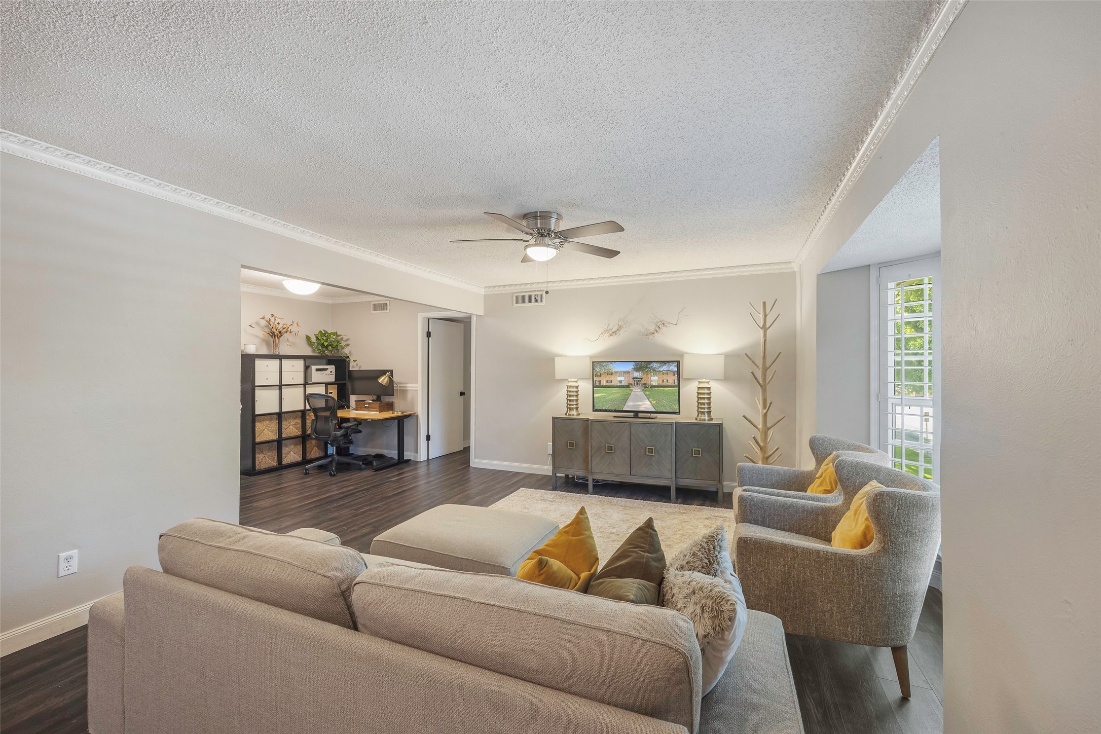 6007 Sandhurst Lane Dallas TX 75206