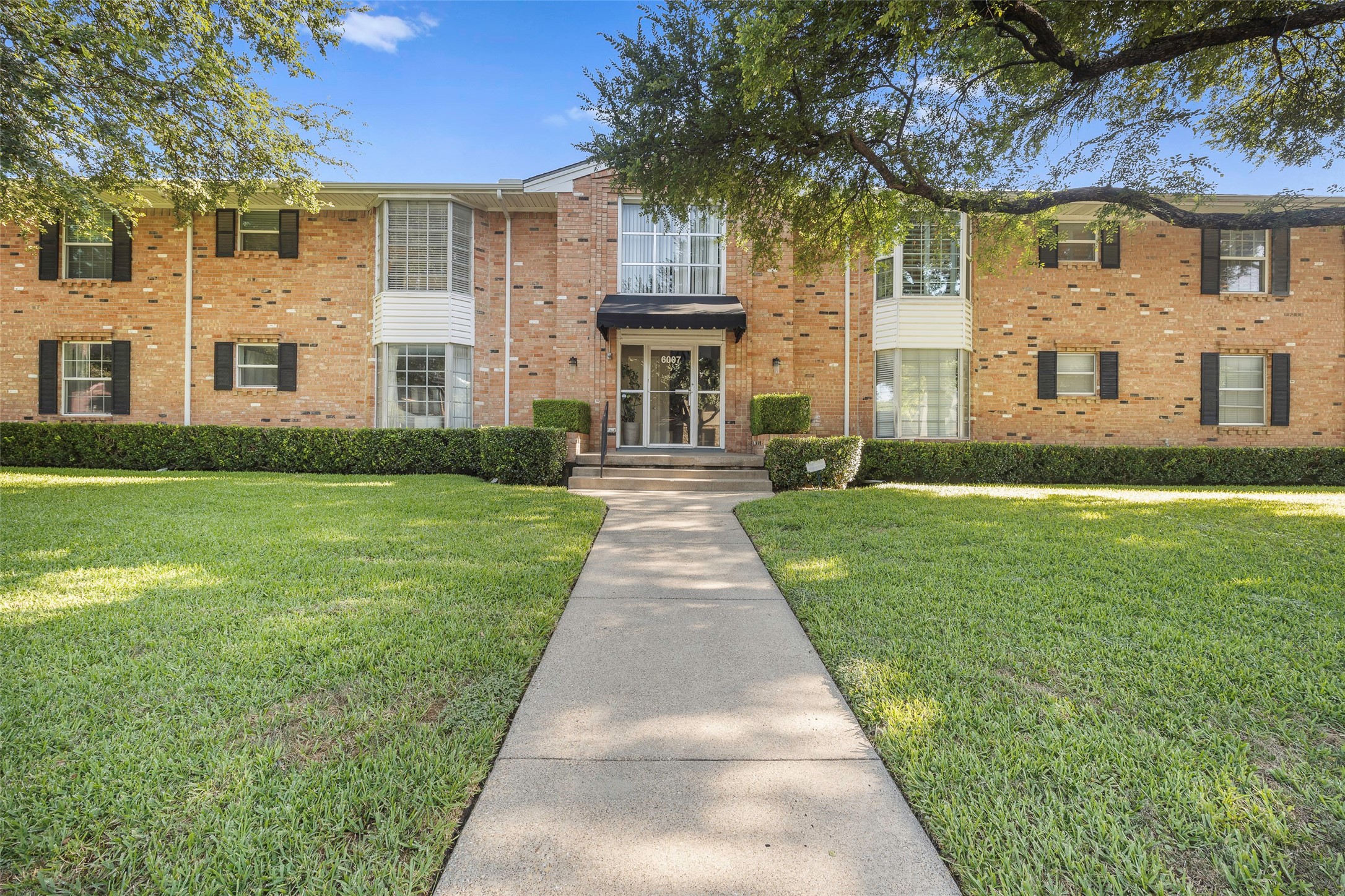 6007 Sandhurst Lane Dallas TX 75206