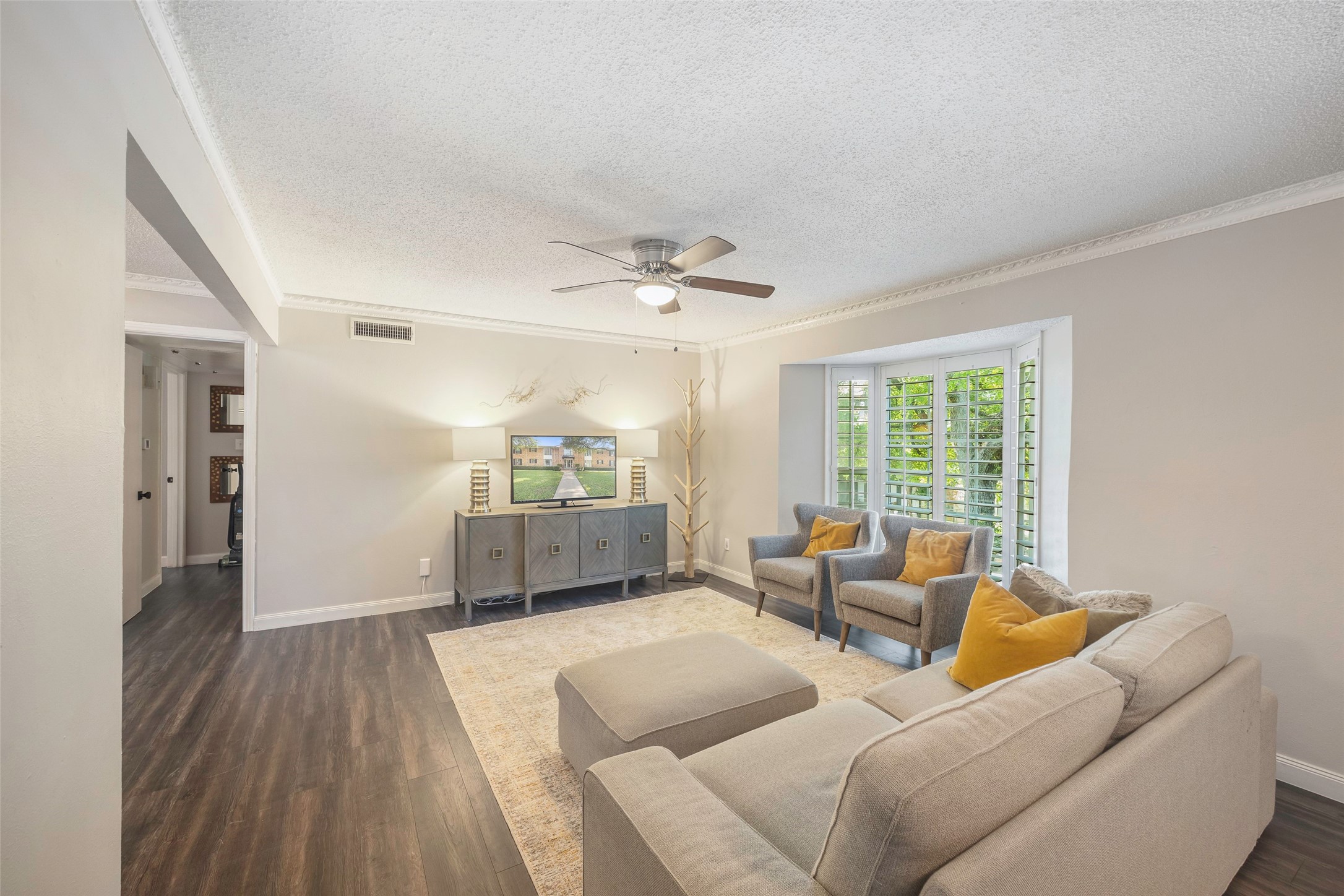 6007 Sandhurst Lane Dallas TX 75206