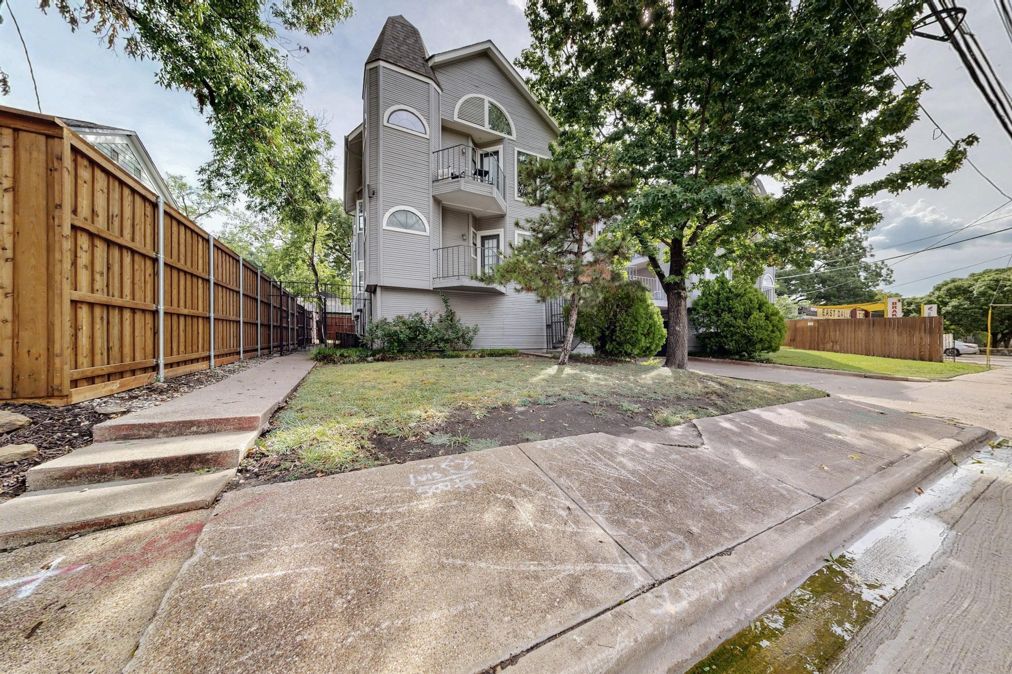 218 N Beacon Street Dallas TX 75214