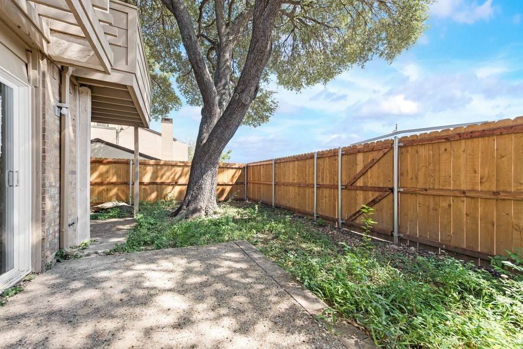 1822 Highbrook Court Garland TX 75044