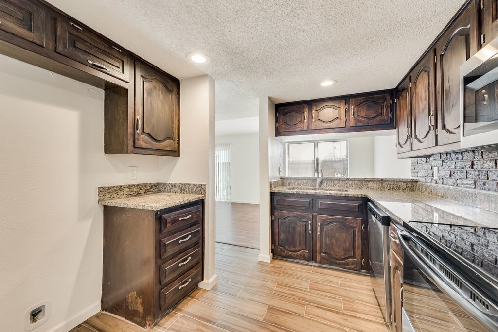 1822 Highbrook Court Garland TX 75044