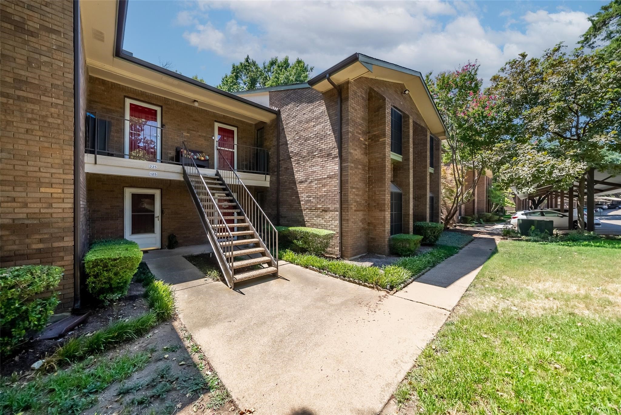 2505 Wedglea Drive Dallas TX 75211