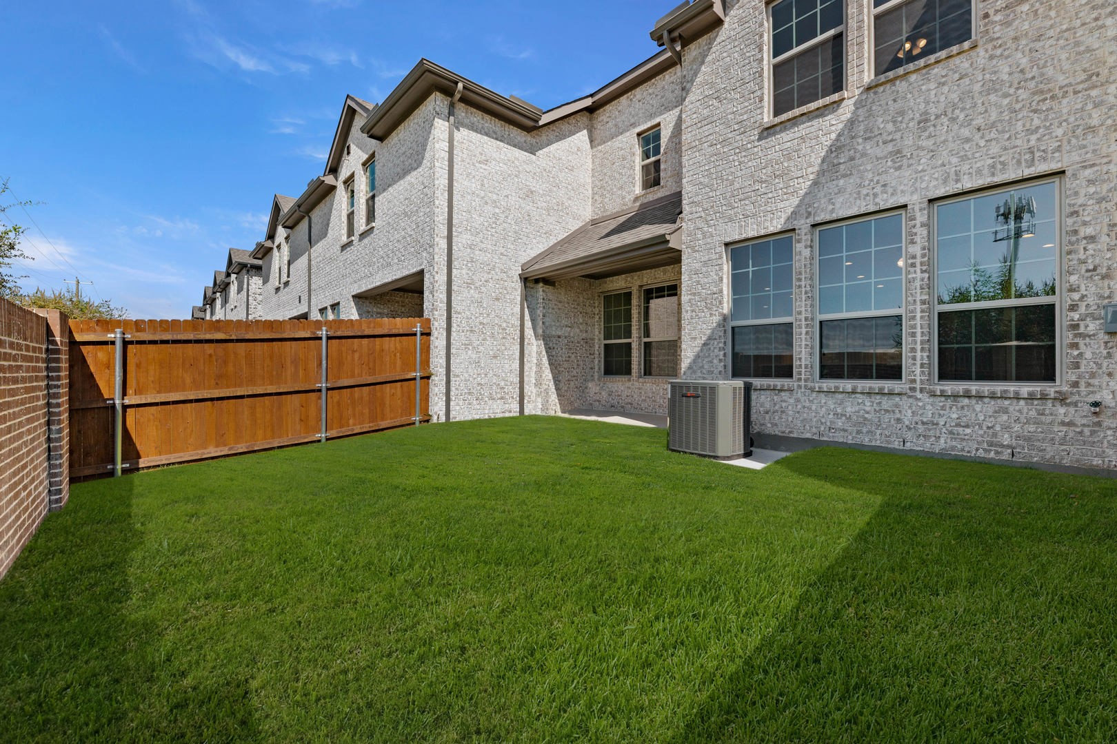 672 Sandiford Mansfield TX 76063