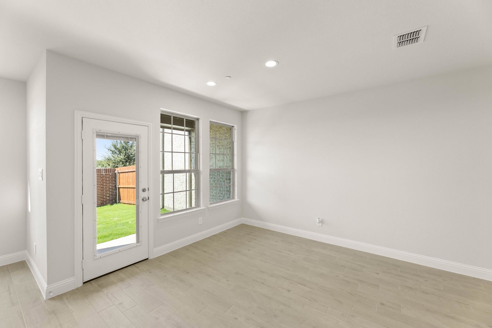 672 Sandiford Mansfield TX 76063