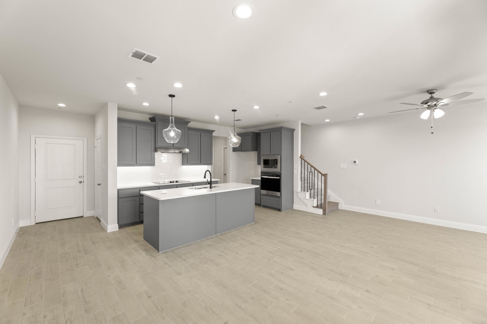 672 Sandiford Mansfield TX 76063