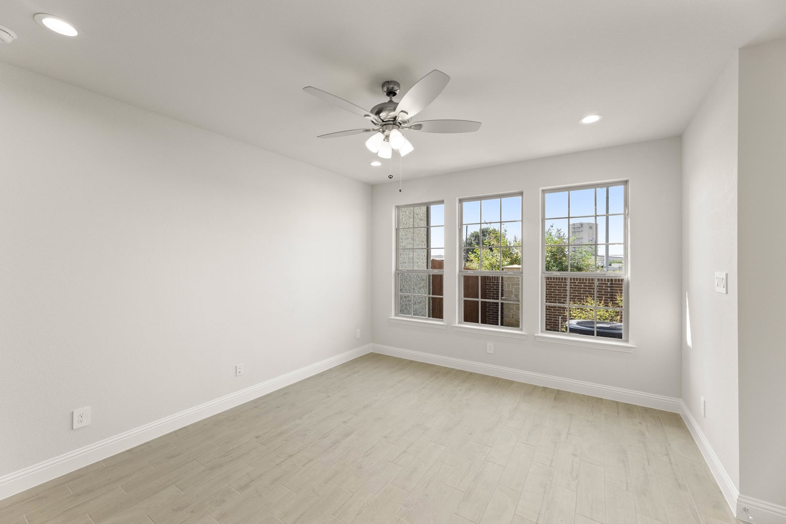 672 Sandiford Mansfield TX 76063
