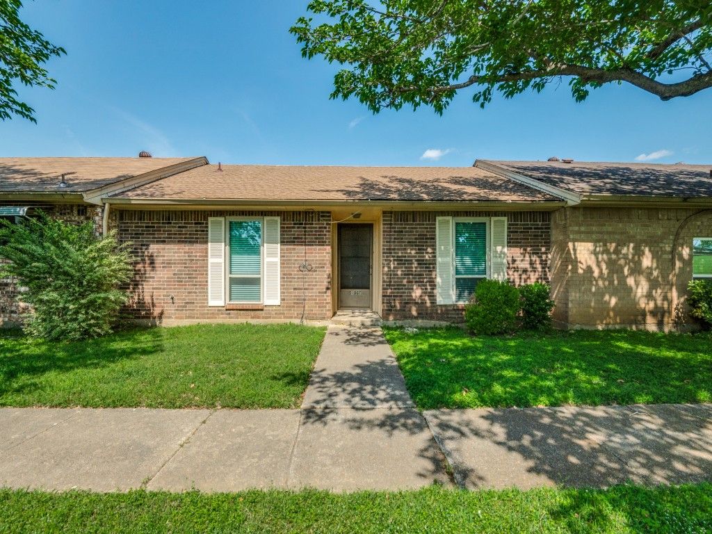 14 E Townhouse Lane Grand Prairie TX 75052