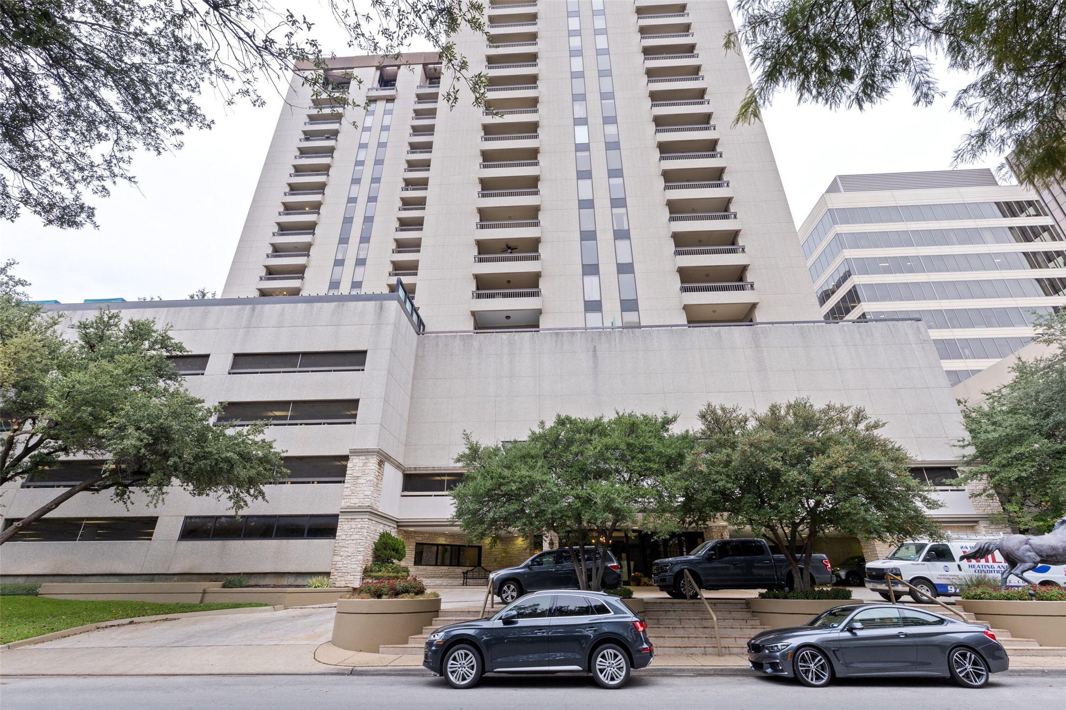 5909 Luther Lane Dallas TX 75225