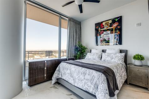 2900 Mckinnon Street Dallas TX 75201