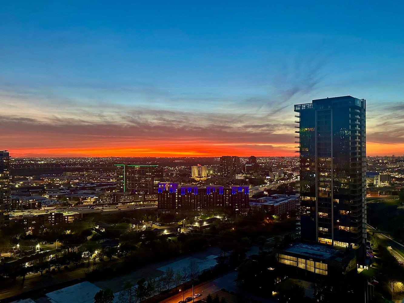 2900 Mckinnon Street Dallas TX 75201