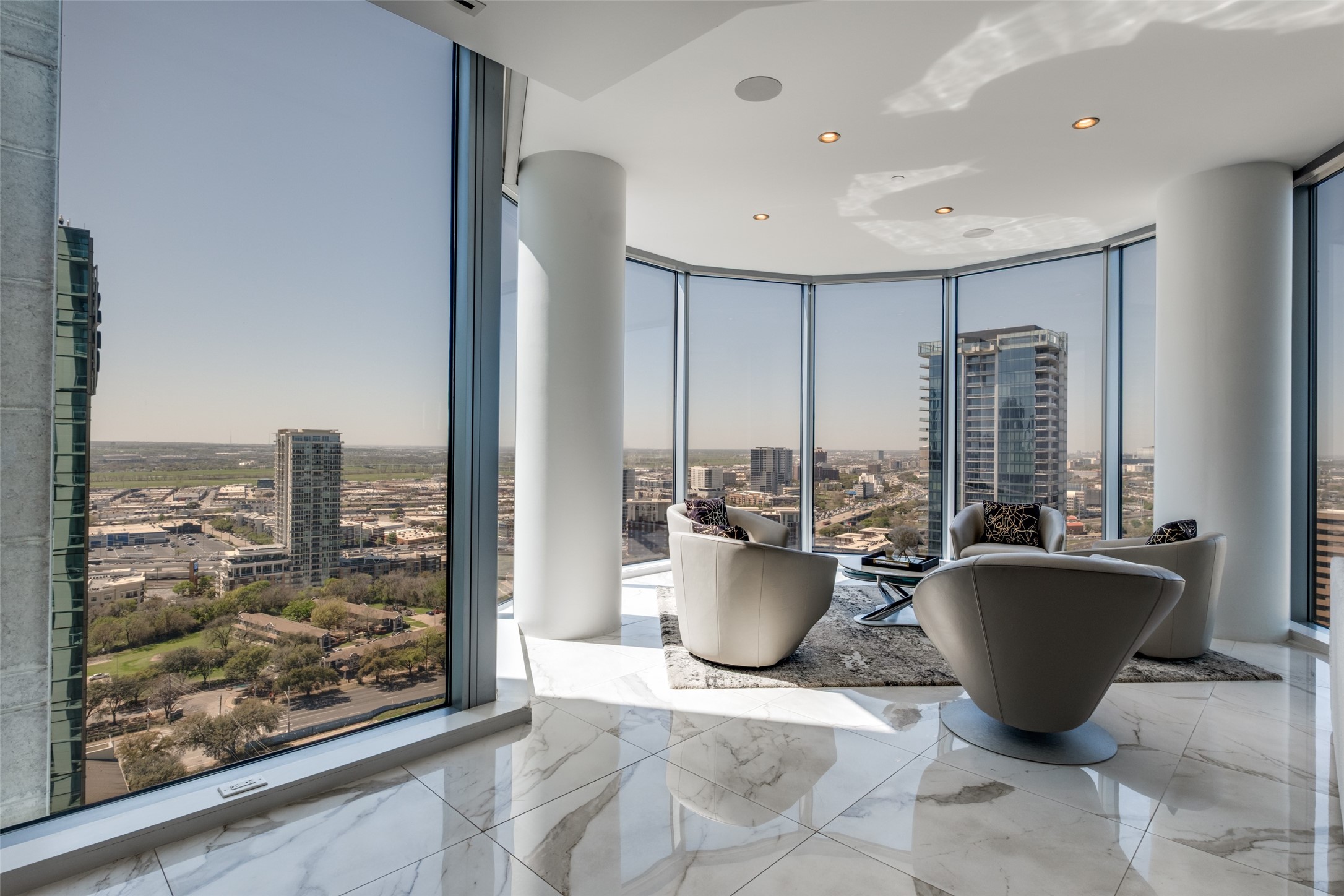 2900 Mckinnon Street Dallas TX 75201