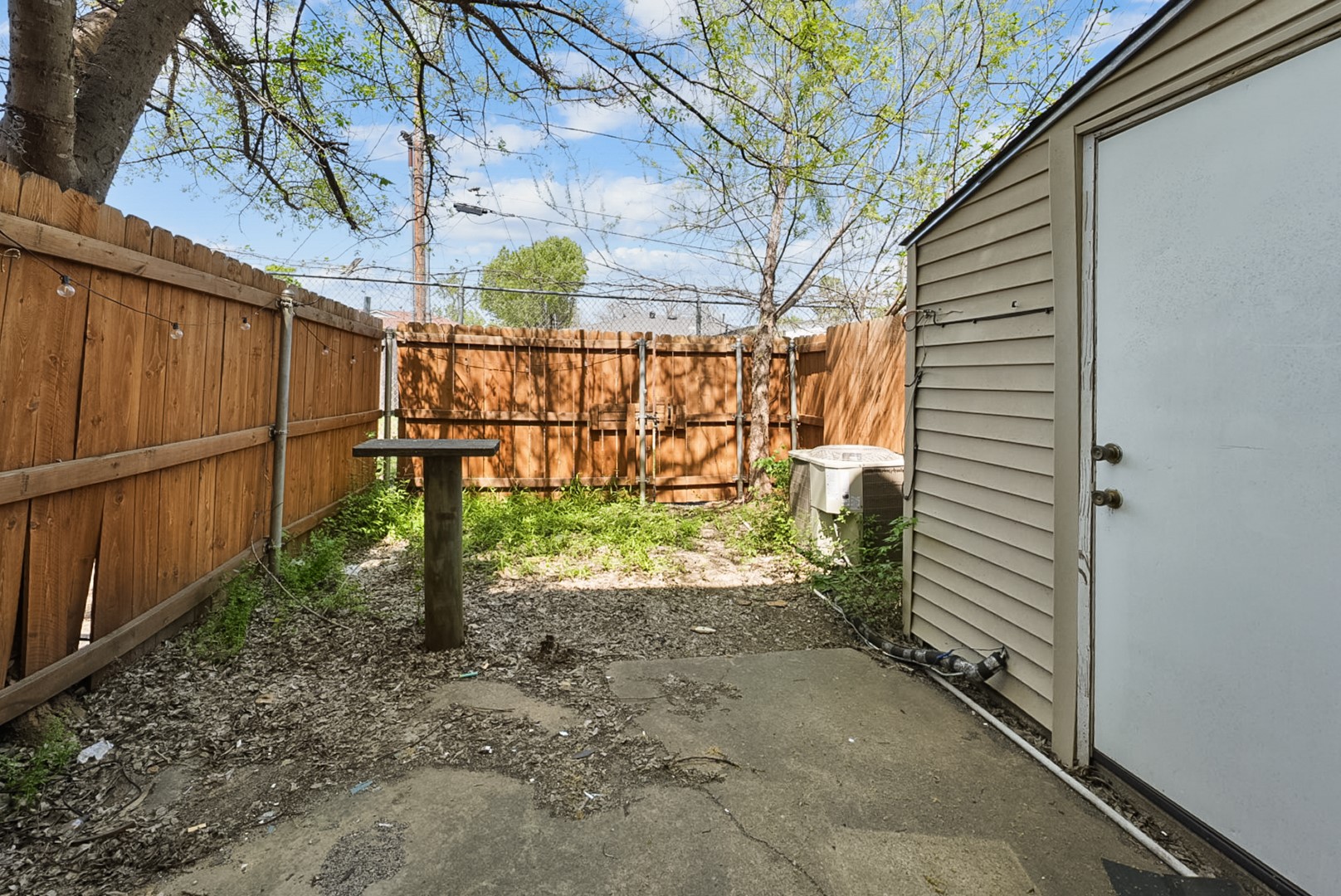 9415 Olde Towne Row Dallas TX 75227