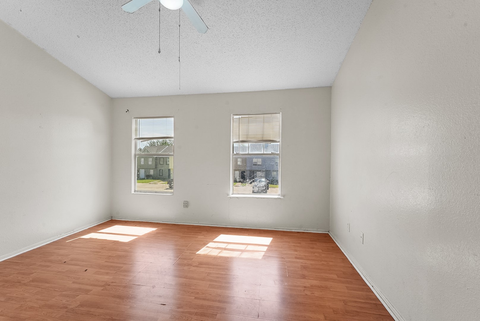 9415 Olde Towne Row Dallas TX 75227