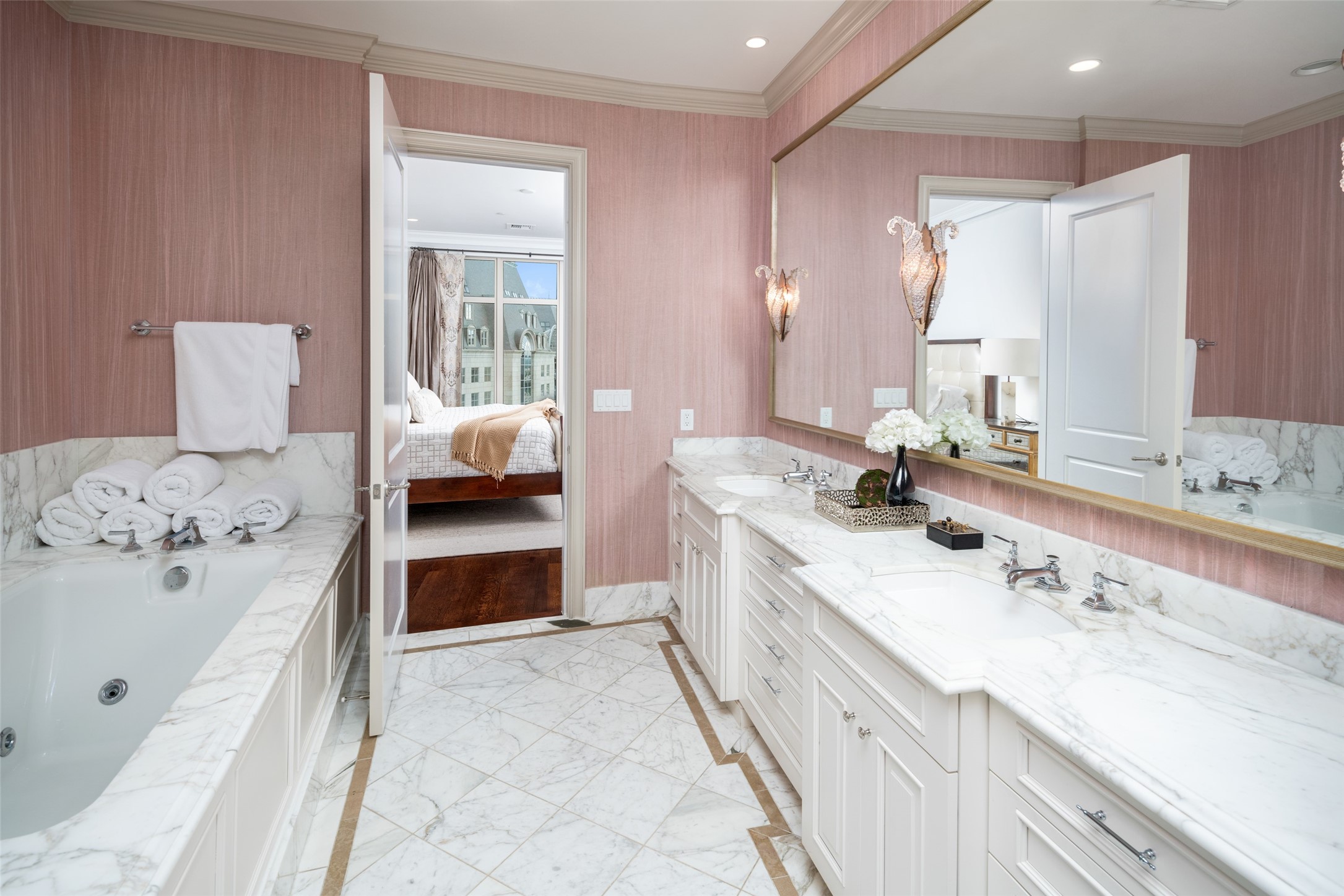 2555 N Pearl Street Dallas TX 75201