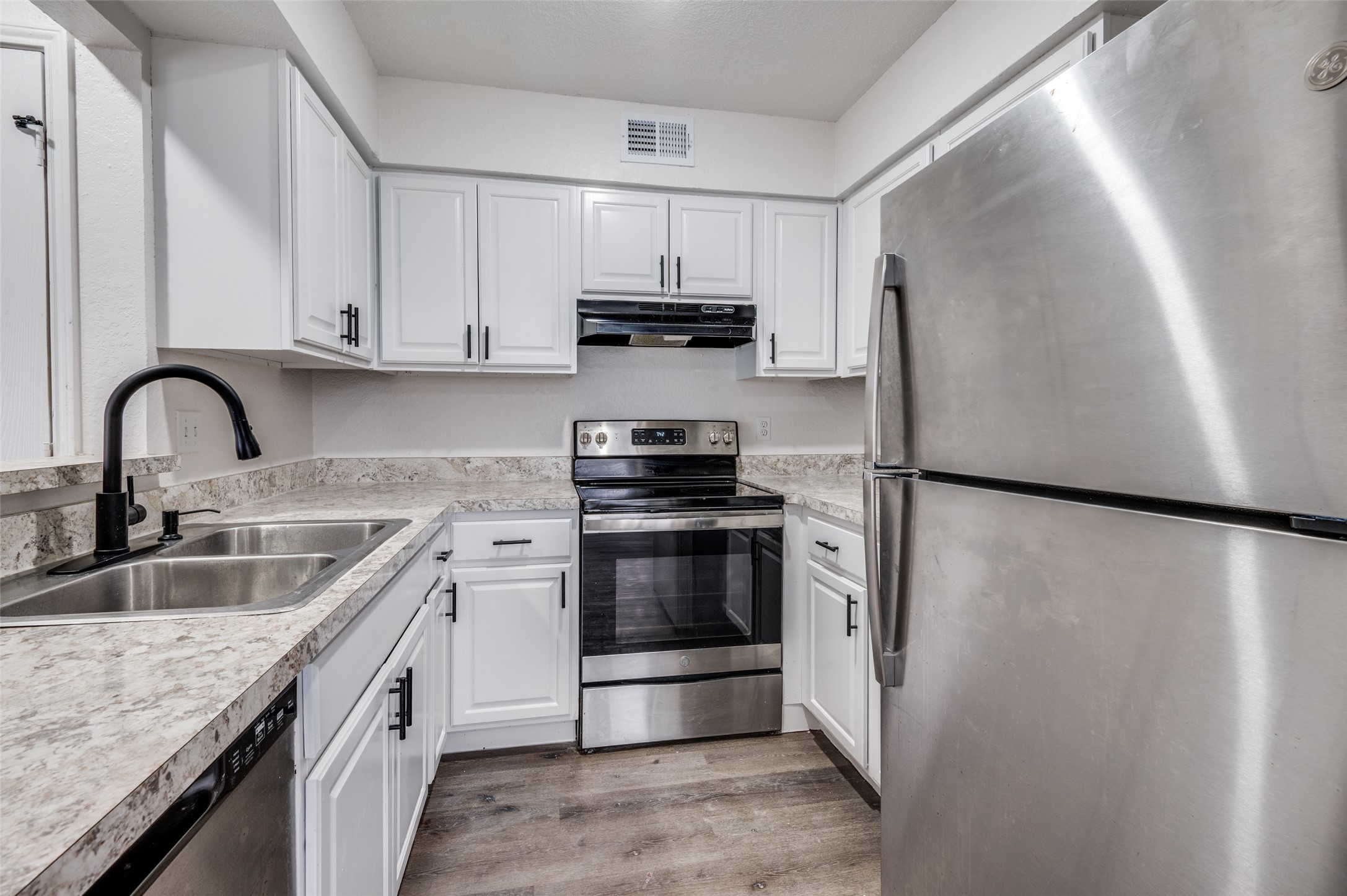 2166 E Arkansas Lane Arlington TX 76014
