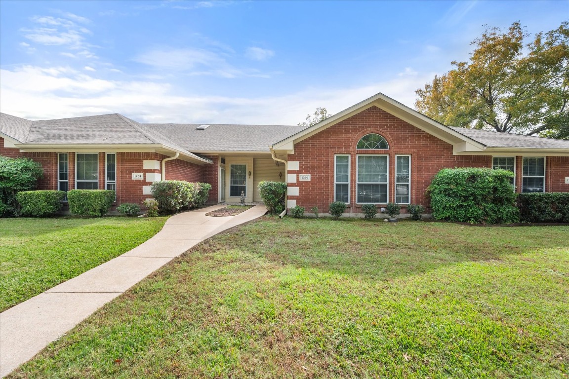 1209 W 3rd Avenue Corsicana TX 75110