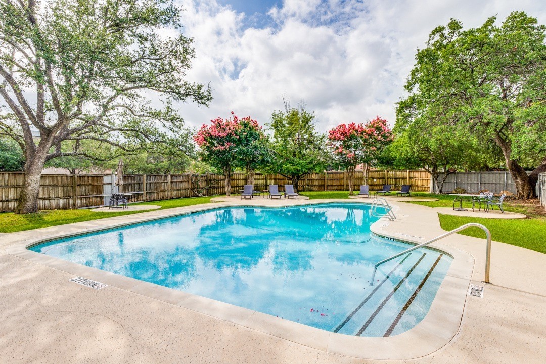 7404 W Northwest Highway Dallas TX 75225