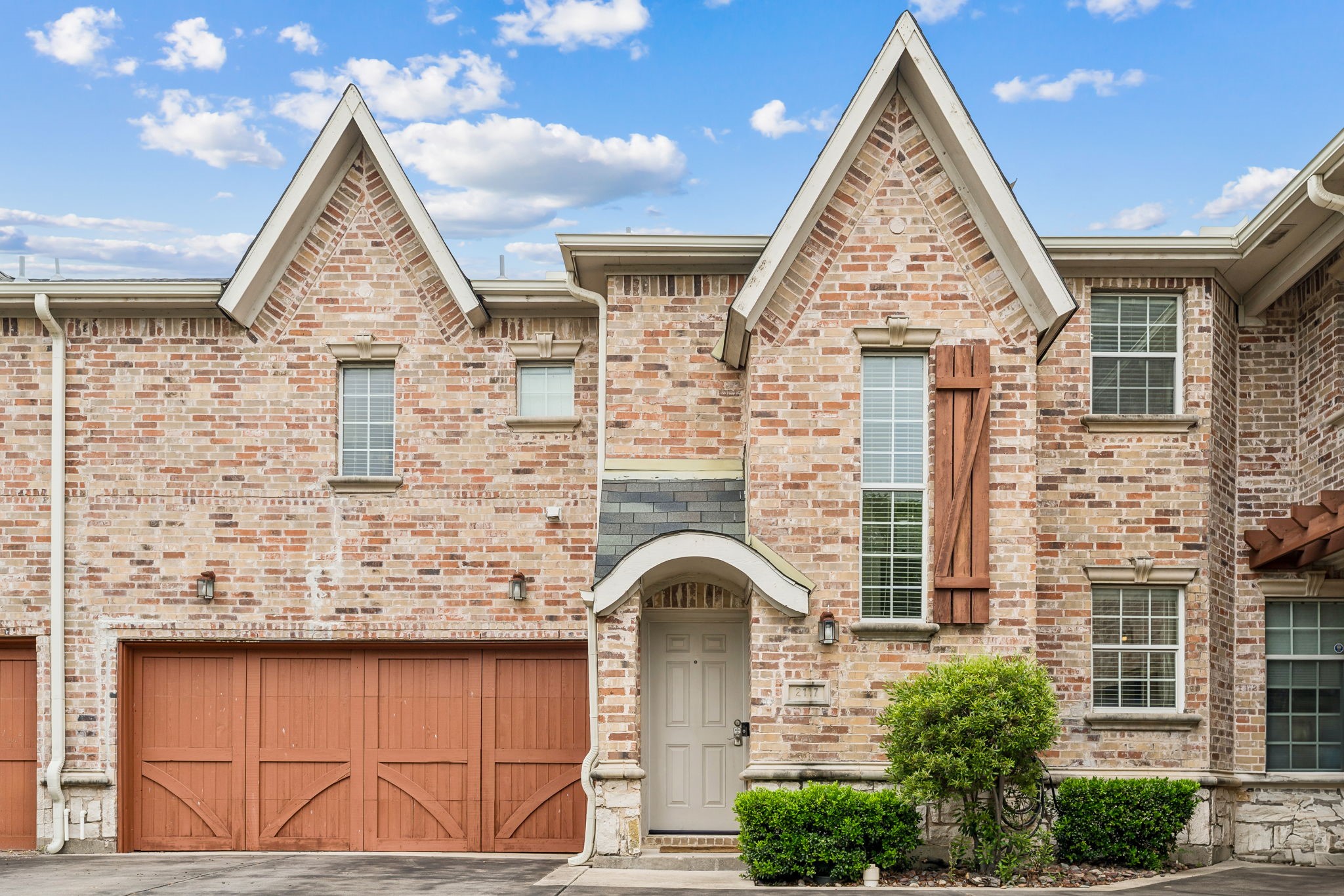 2117 Parkview Carrollton TX 75006