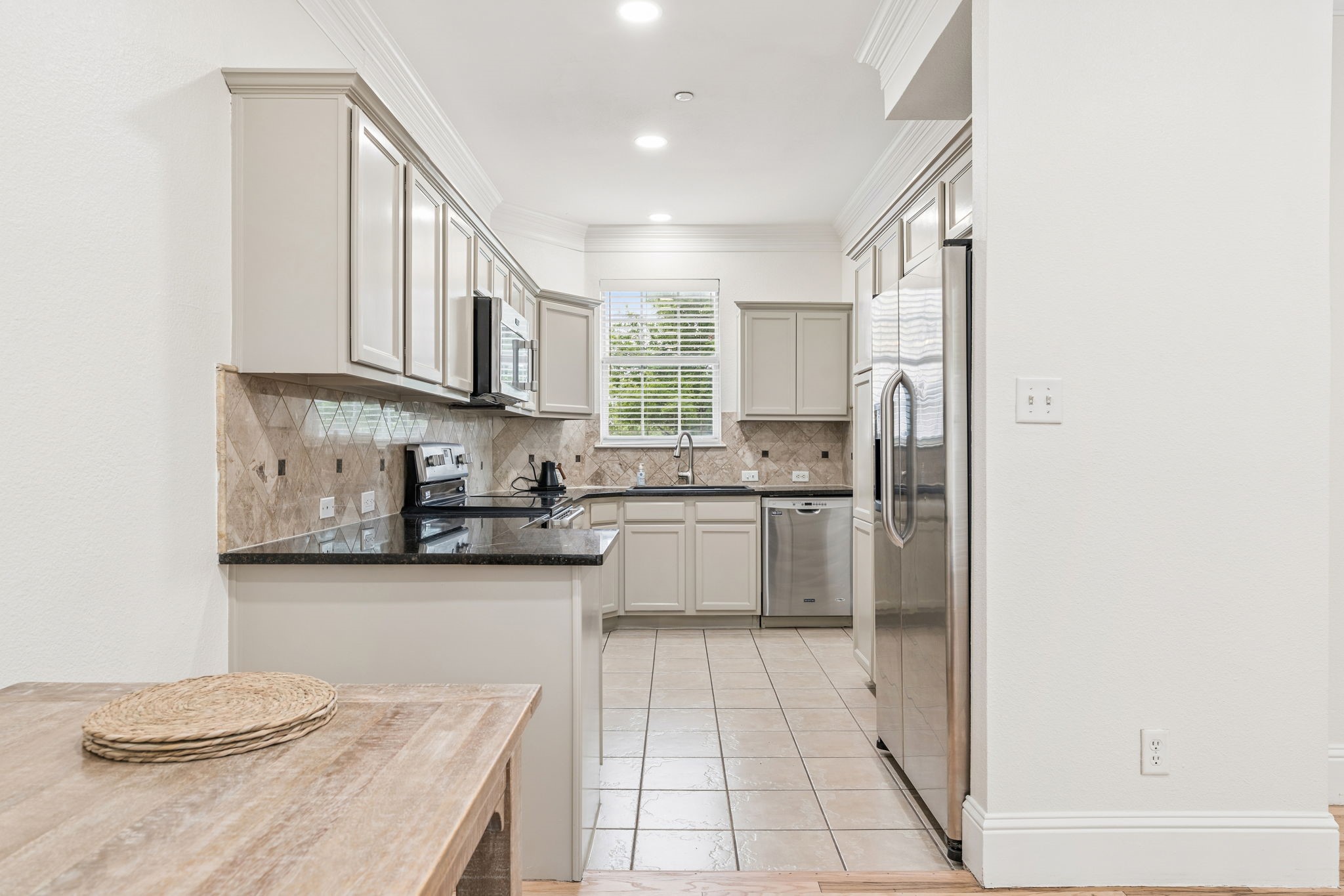 2117 Parkview Carrollton TX 75006