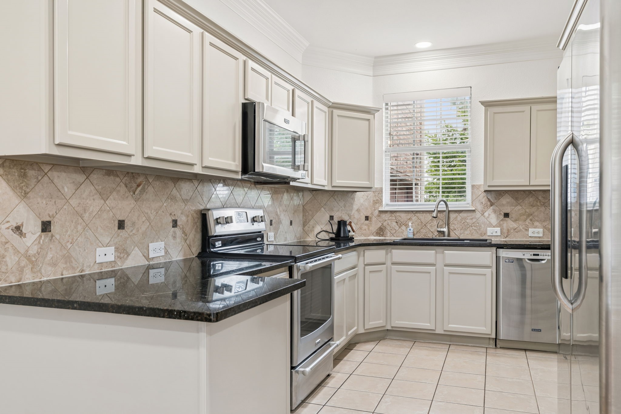 2117 Parkview Carrollton TX 75006
