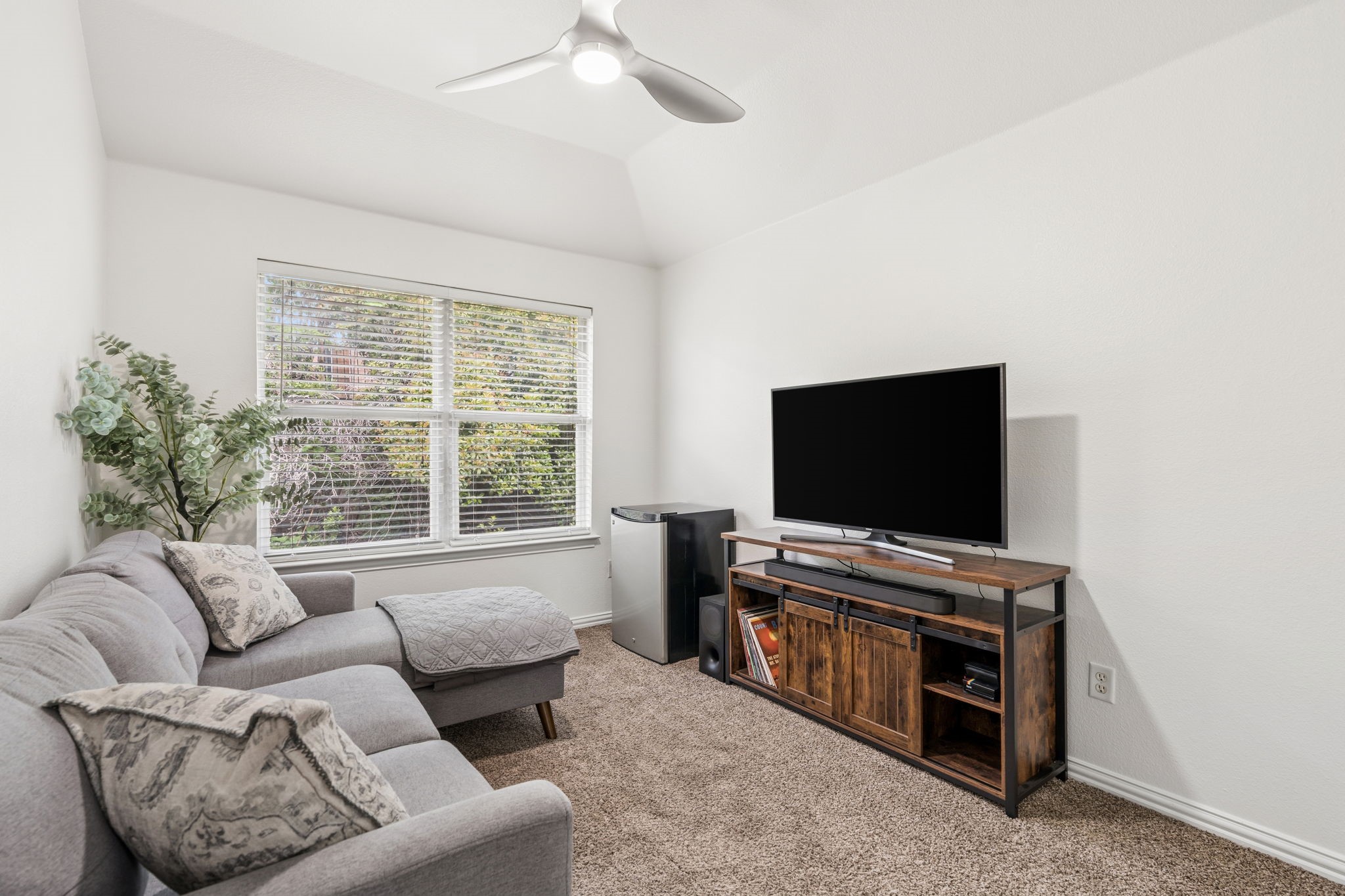 2117 Parkview Carrollton TX 75006