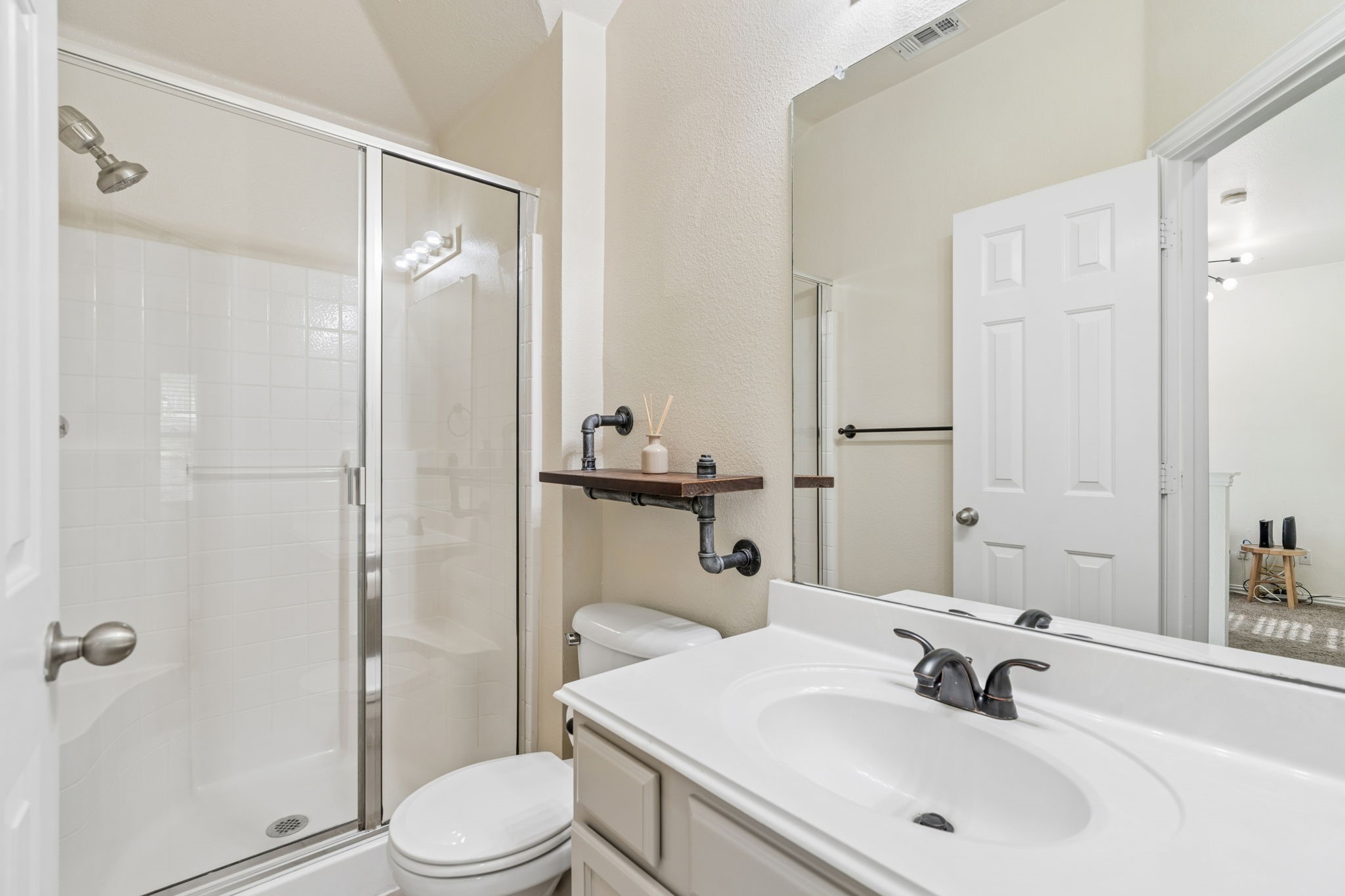 2117 Parkview Carrollton TX 75006