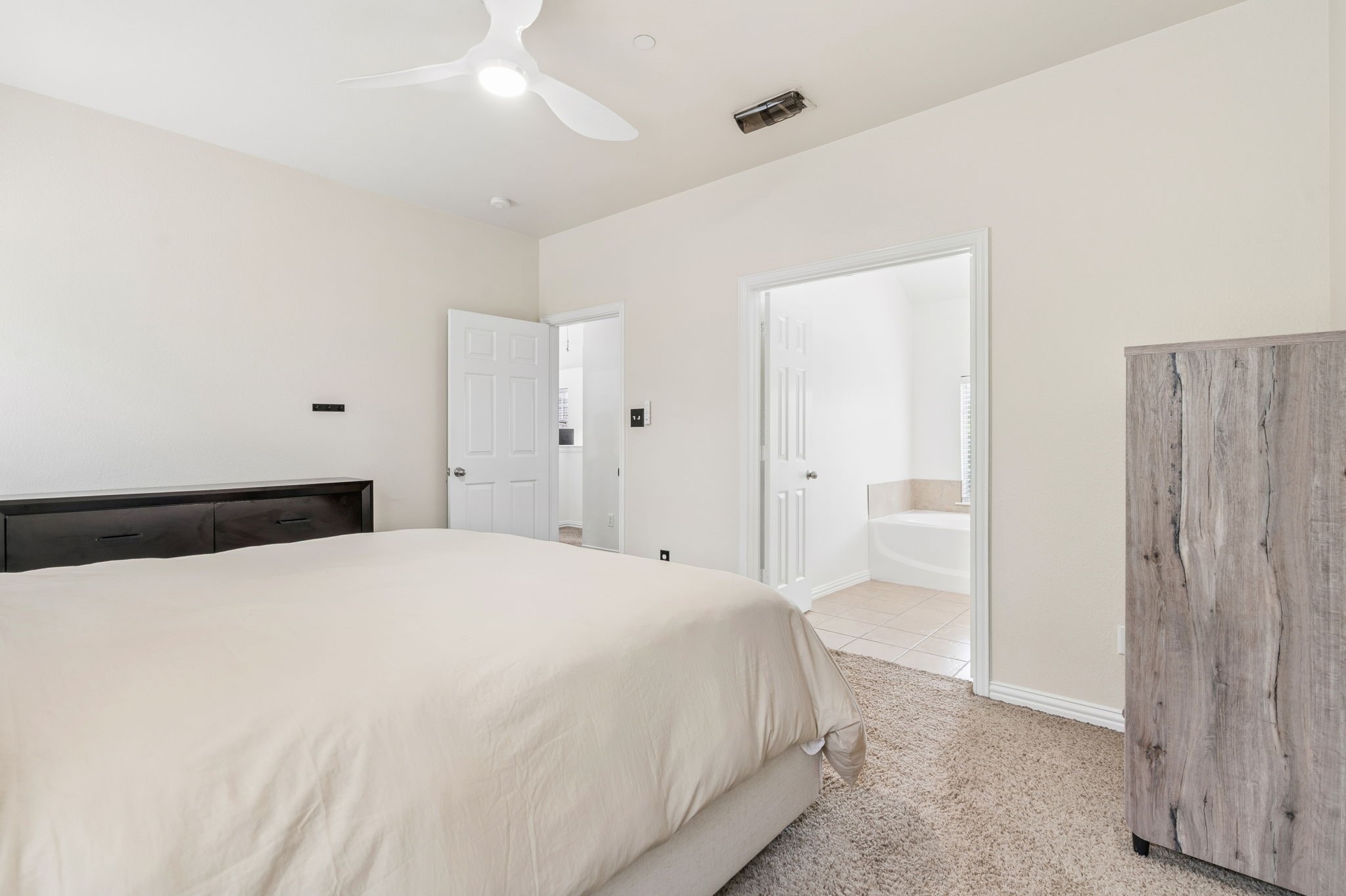2117 Parkview Carrollton TX 75006