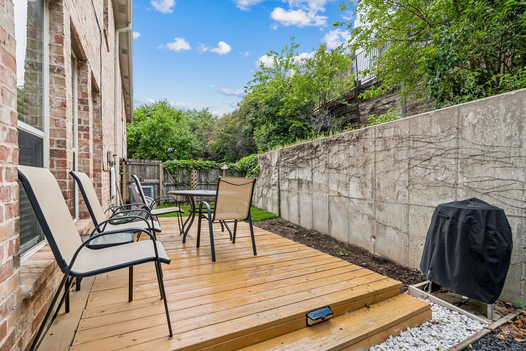 2117 Parkview Carrollton TX 75006