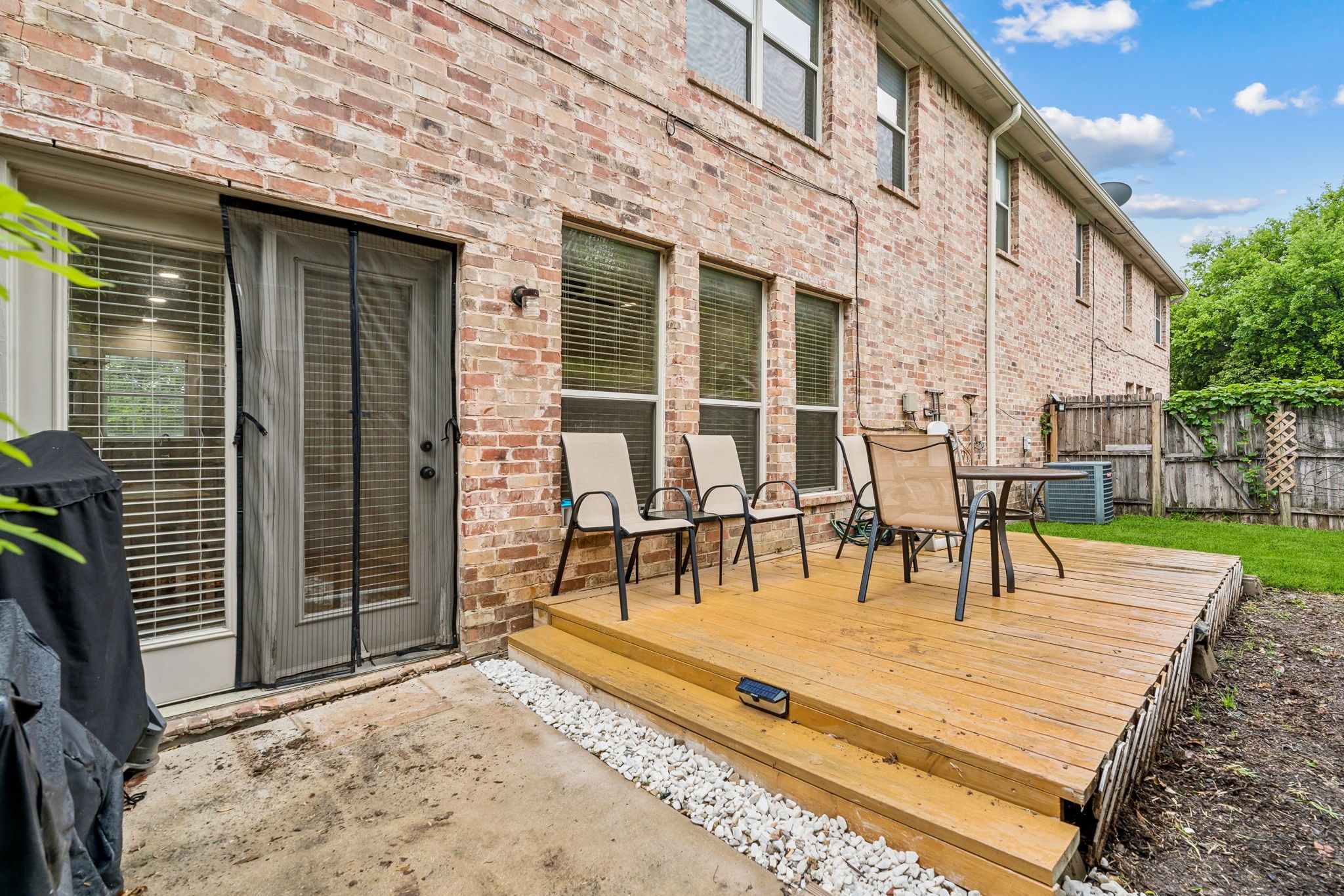 2117 Parkview Carrollton TX 75006