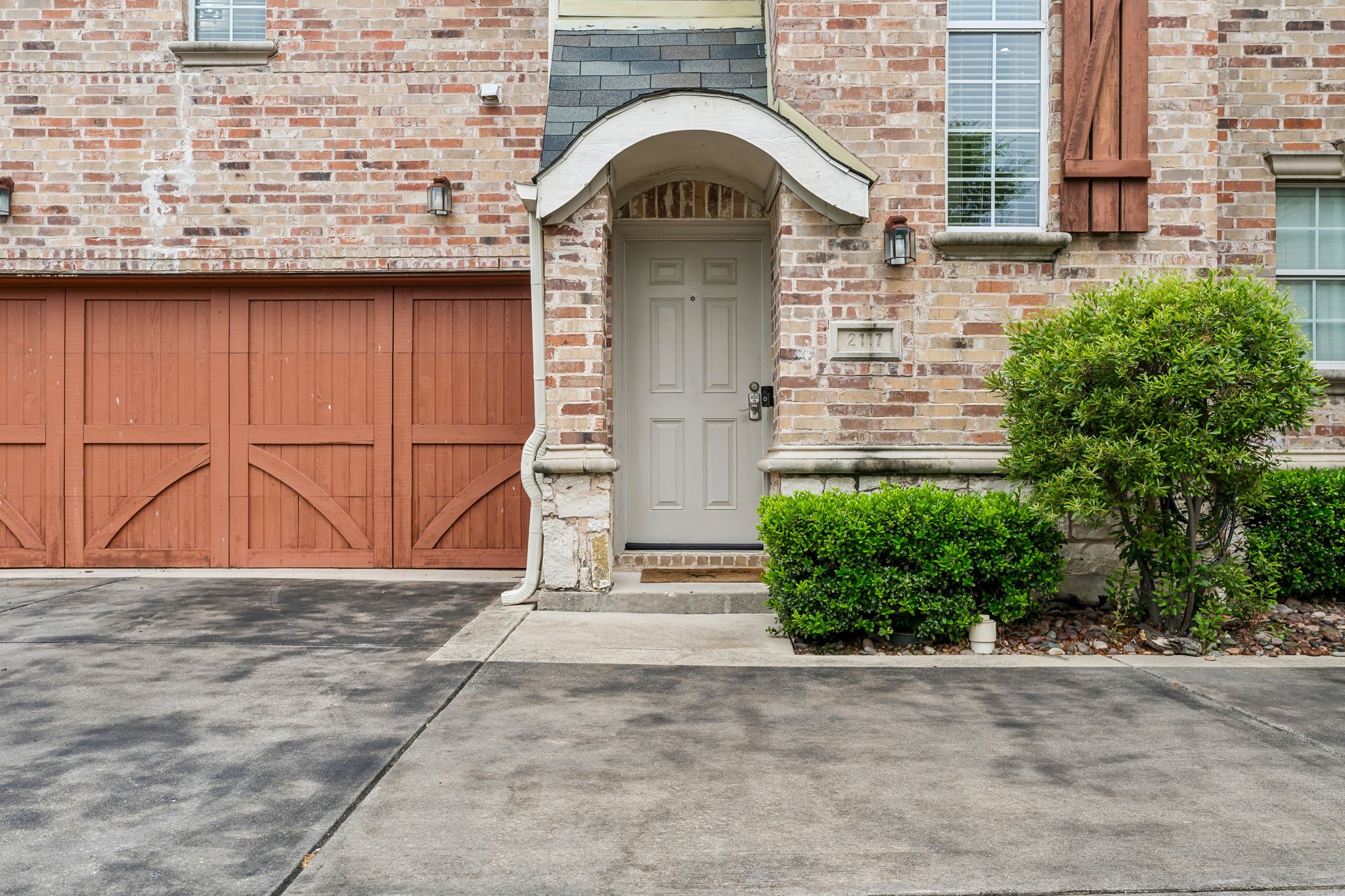 2117 Parkview Carrollton TX 75006