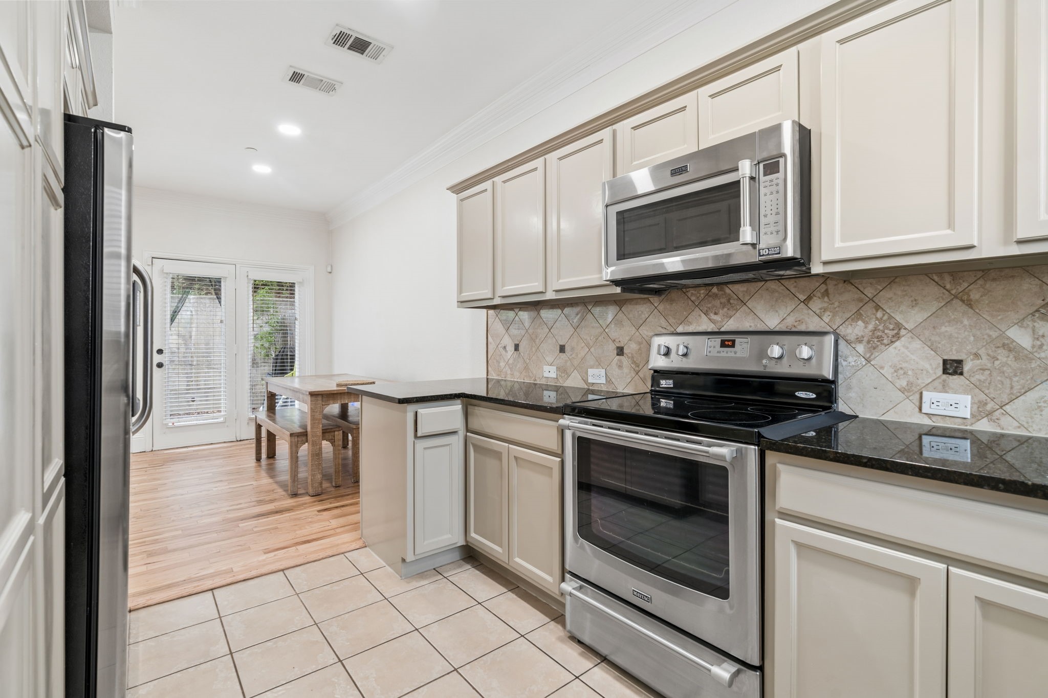 2117 Parkview Carrollton TX 75006