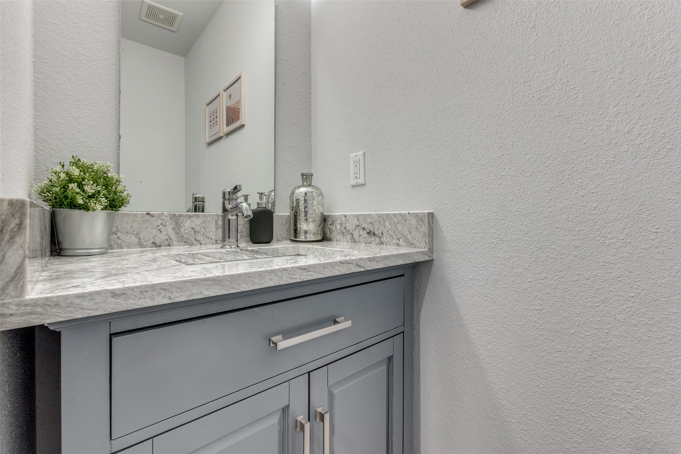 4338 Hartford Street Dallas TX 75219