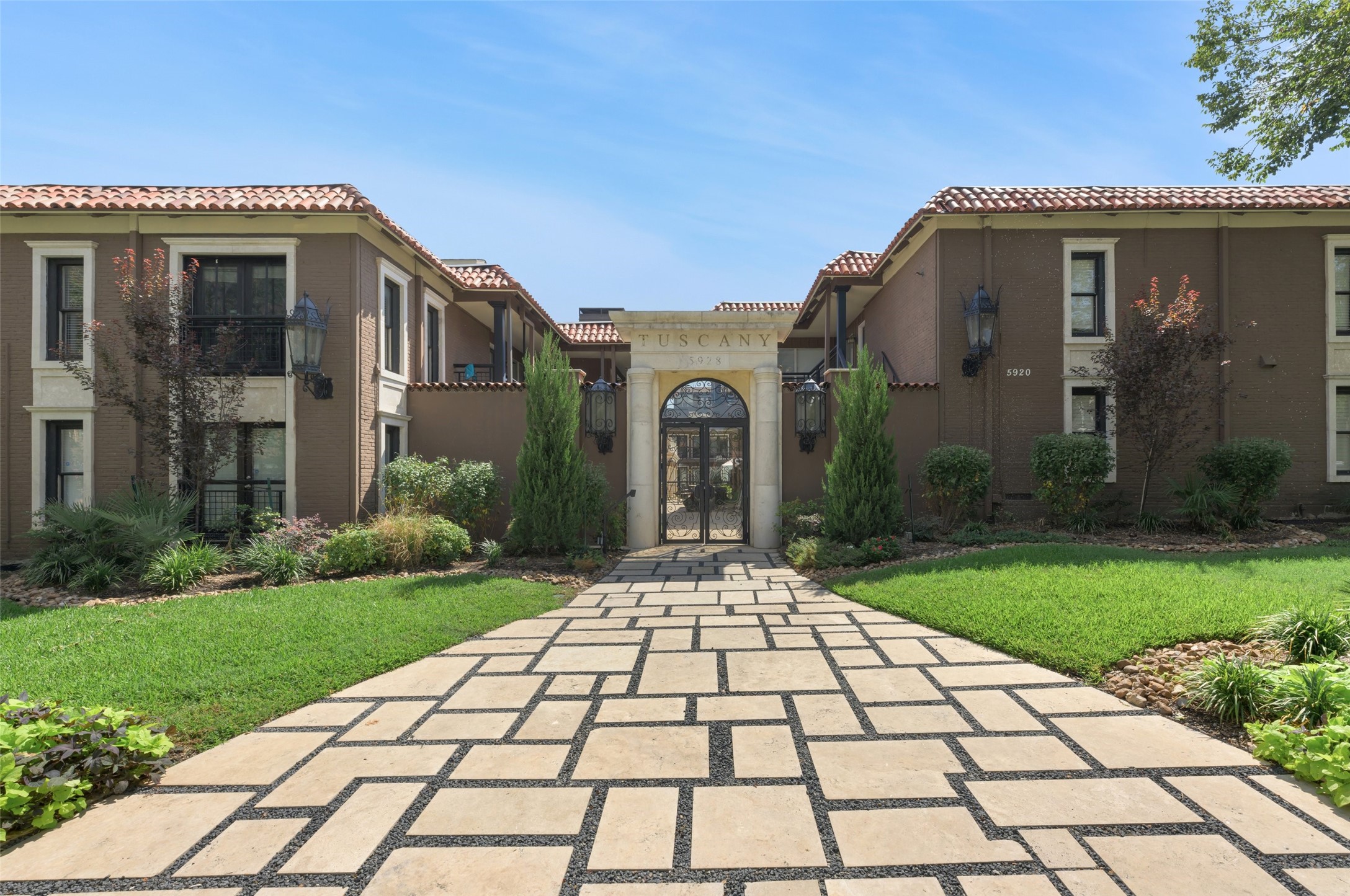 5904 Sandhurst Lane Dallas TX 75206