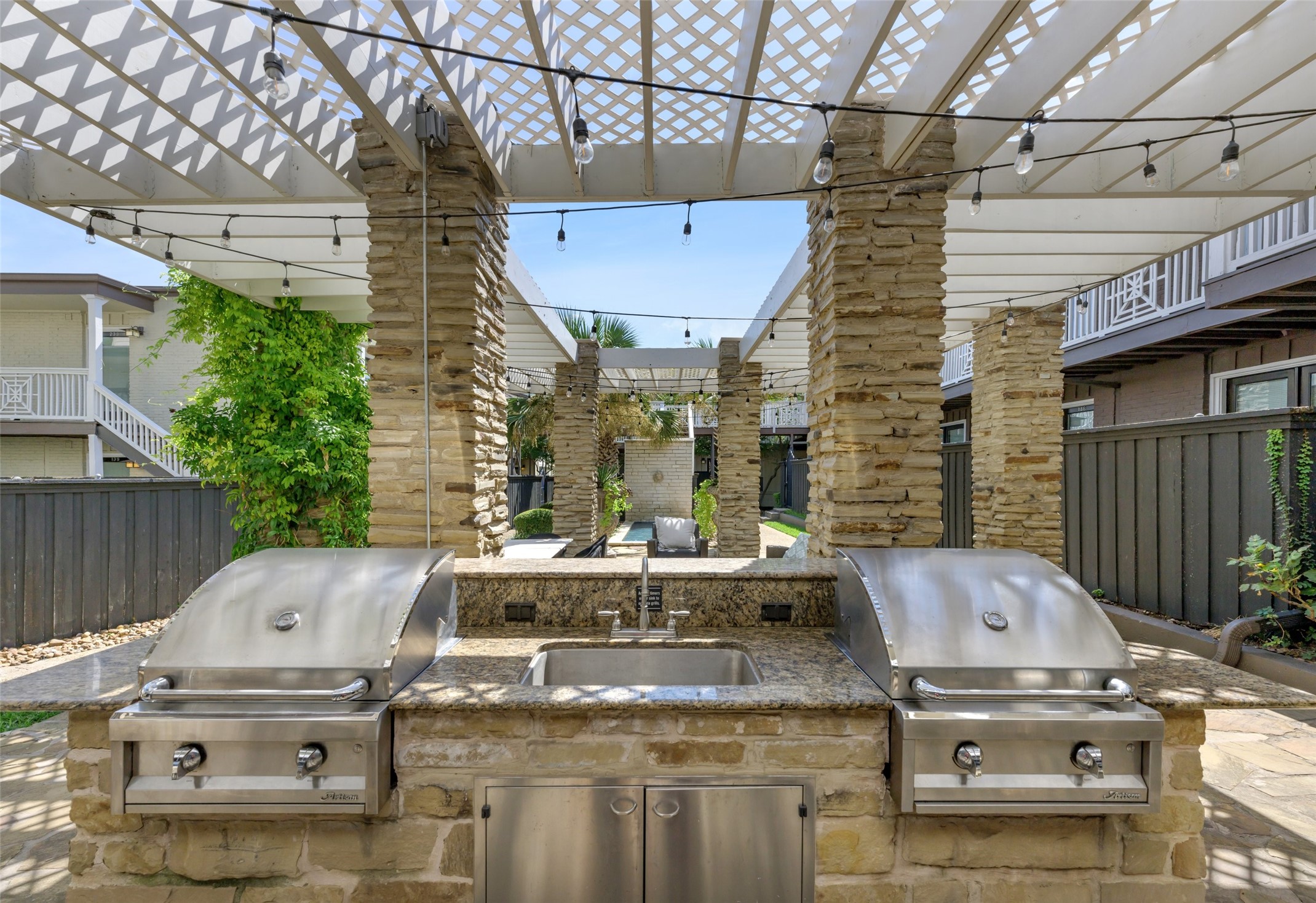 5904 Sandhurst Lane Dallas TX 75206