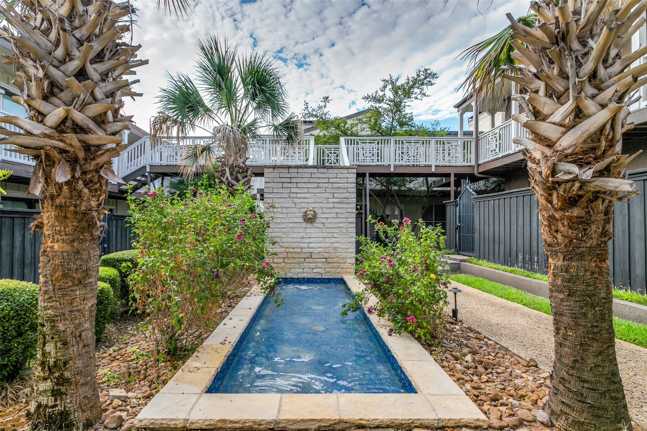 5904 Sandhurst Lane Dallas TX 75206
