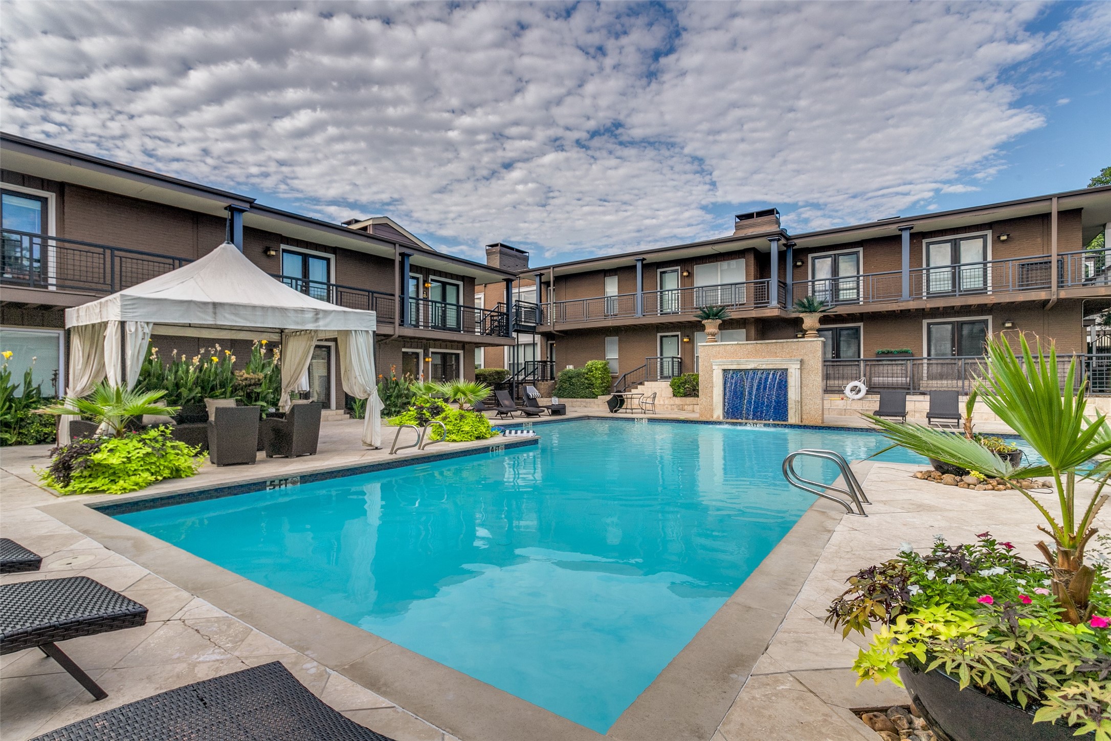 5904 Sandhurst Lane Dallas TX 75206