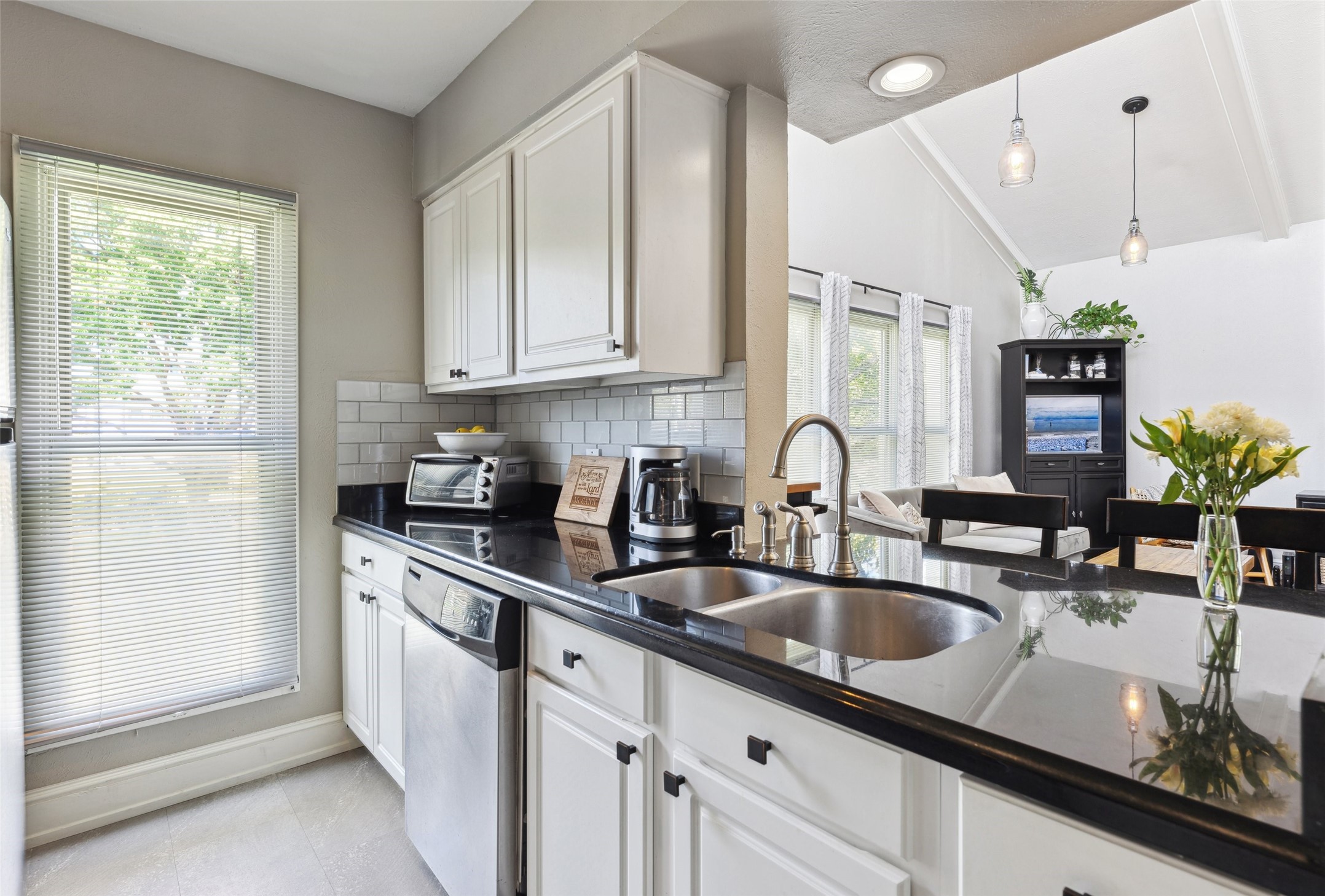 5904 Sandhurst Lane Dallas TX 75206