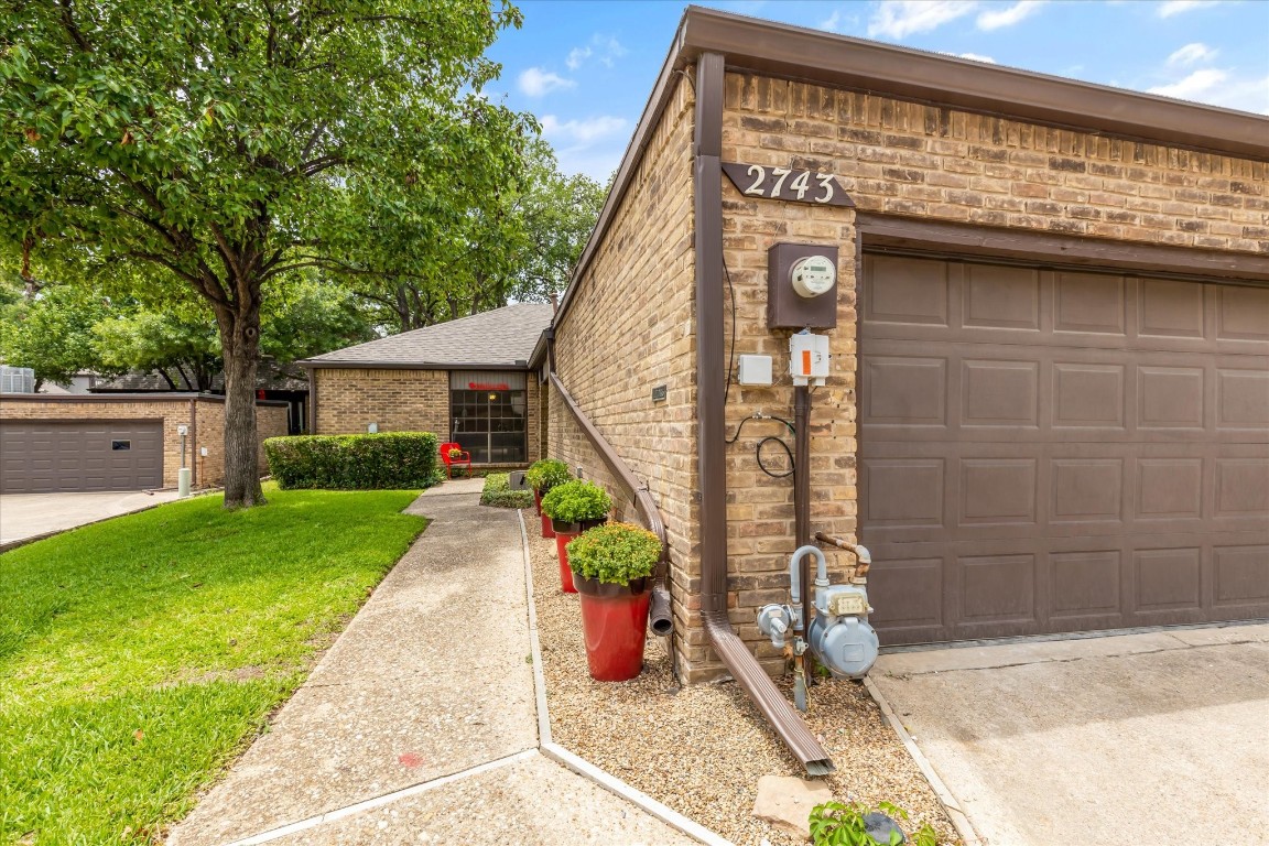 2743 Fairway Park Street Grand Prairie TX 75050