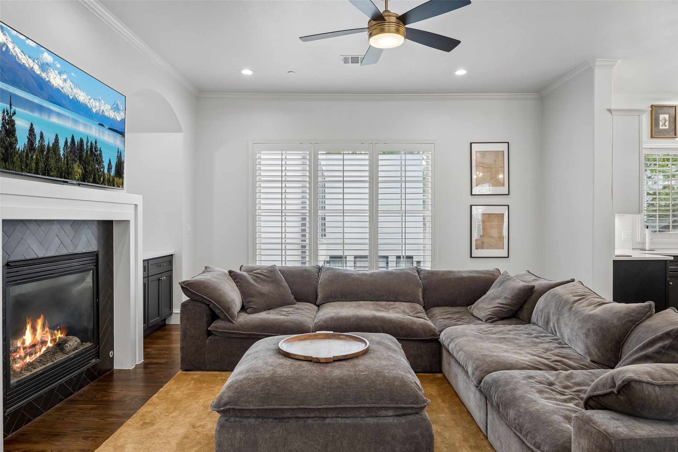 3827 Holland Avenue Dallas TX 75219