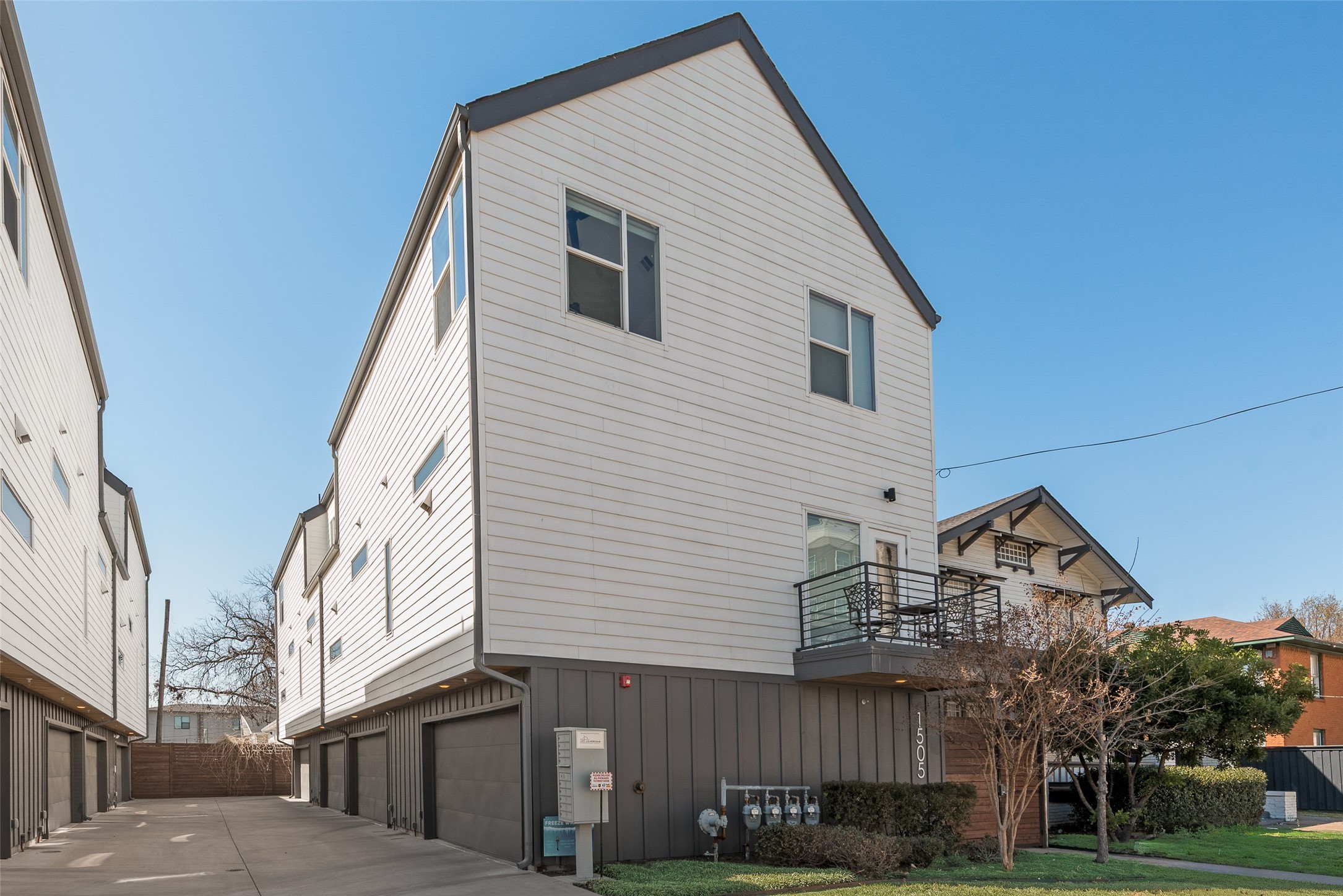 1505 N Garrett Avenue Dallas TX 75206