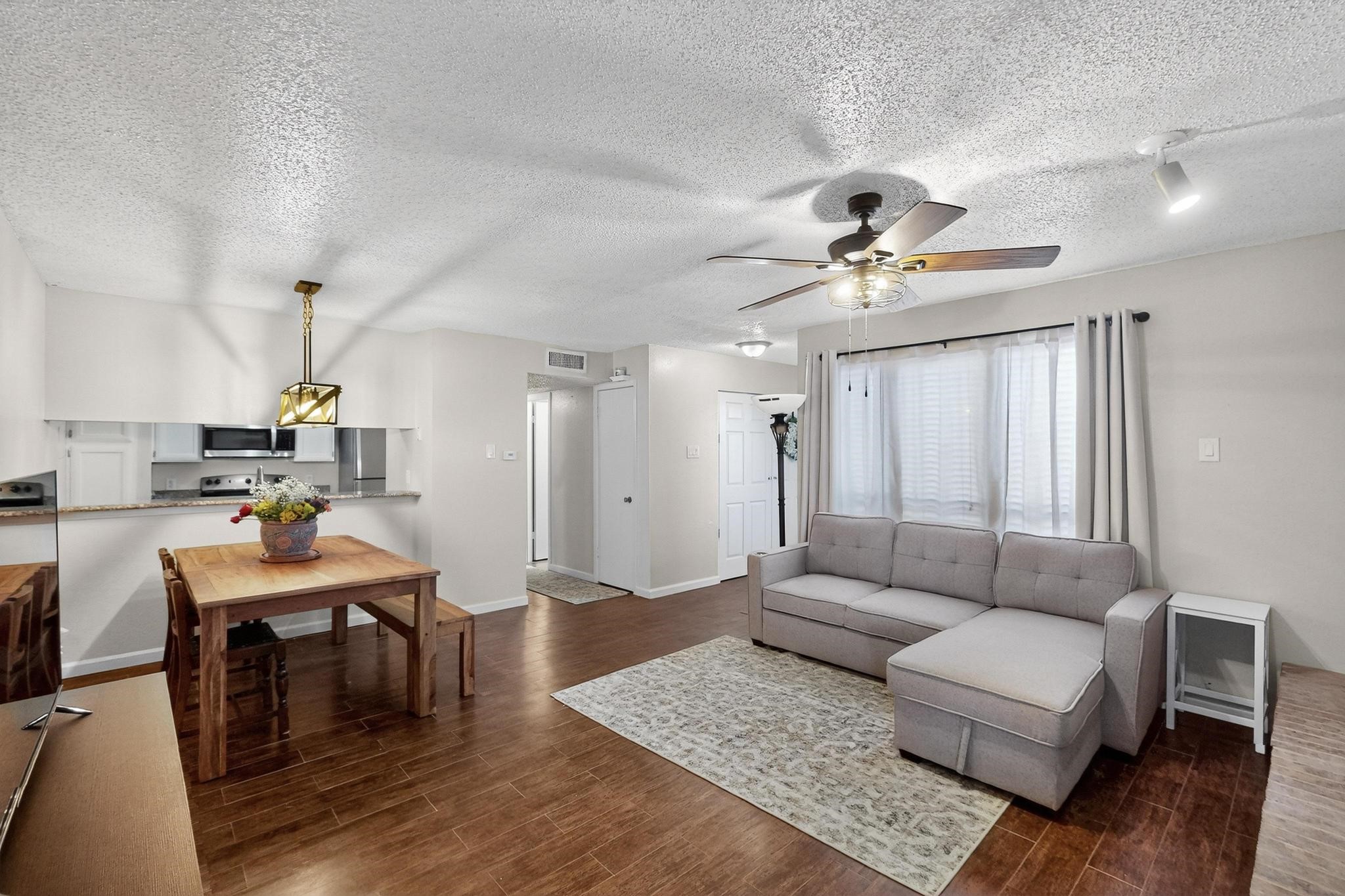 9611 Walnut Street Dallas TX 75243