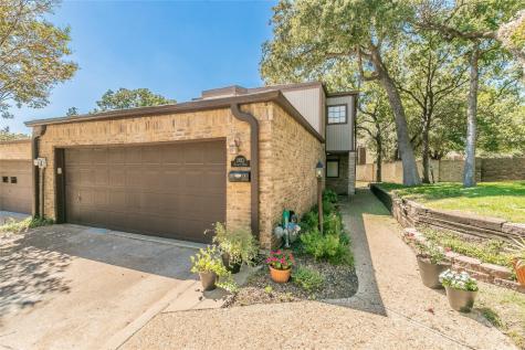 2823 Fairway Park Street Grand Prairie TX 75050