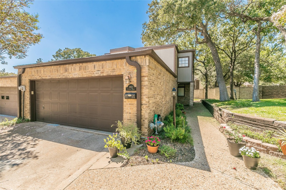 2823 Fairway Park Street Grand Prairie TX 75050
