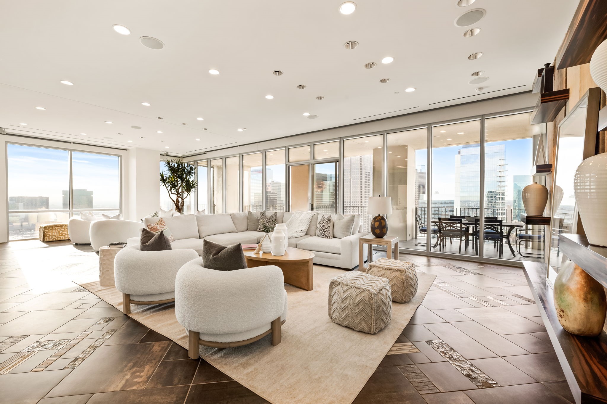 Dallas TX, 1717 Arts Plaza, Unit 2002