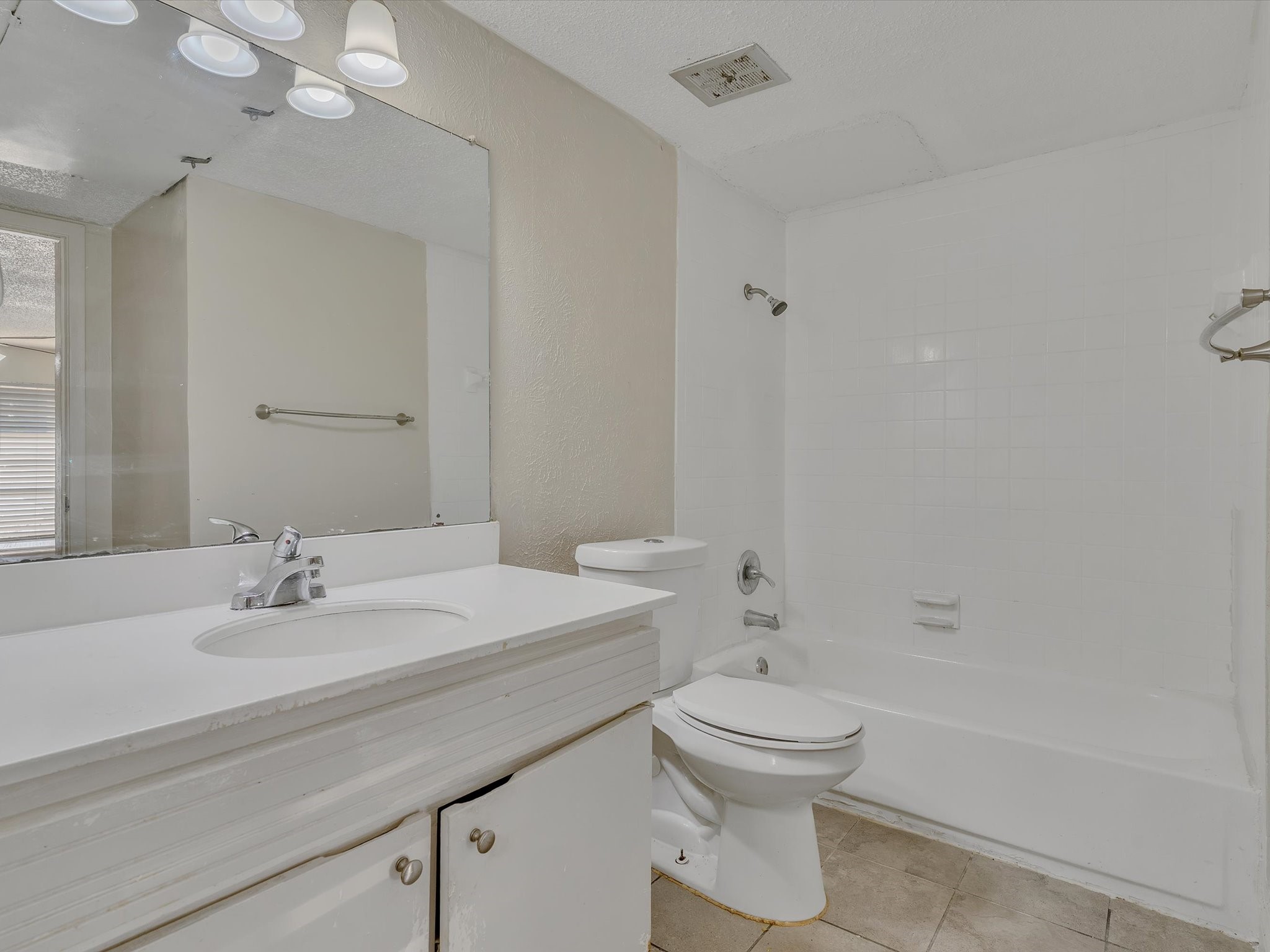 5053 Ridglea Lane Fort Worth TX 76116