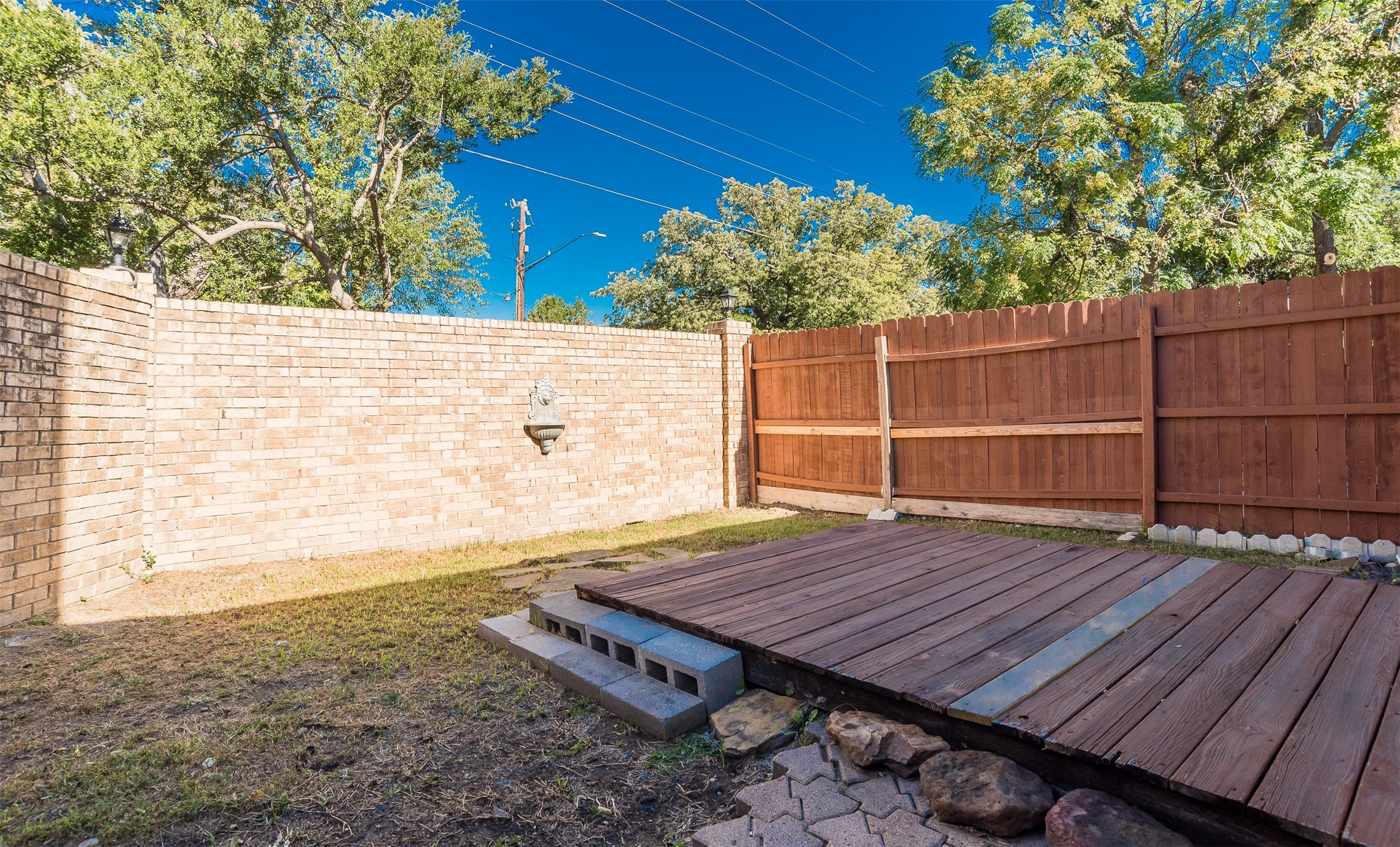 7450 Holly Hill Dallas TX 75231