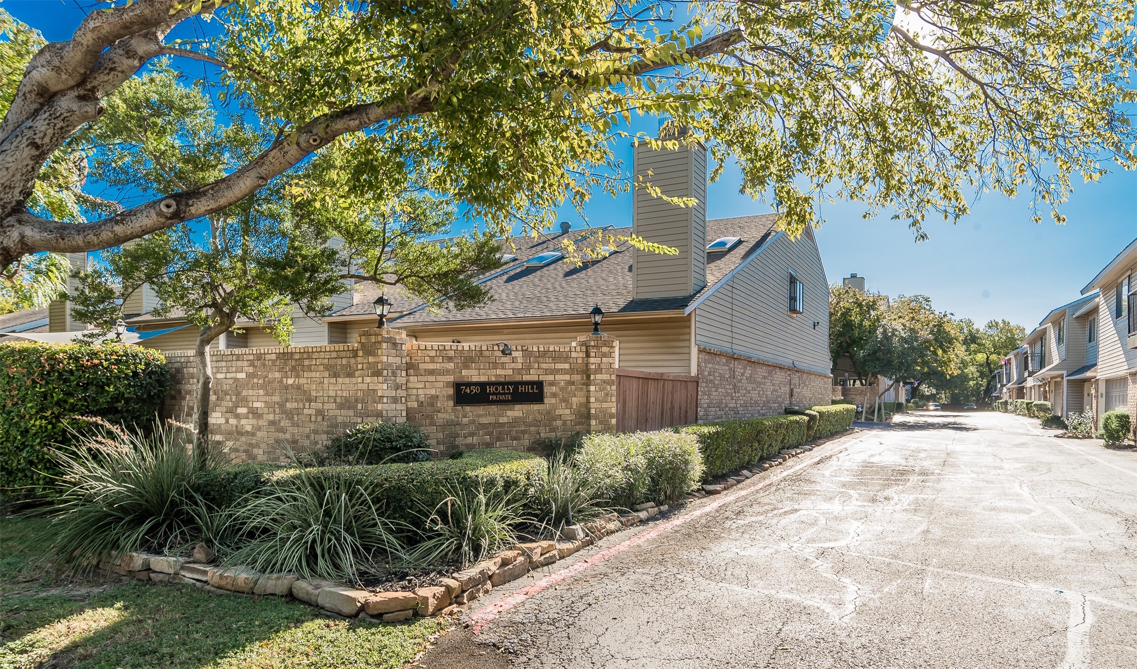 7450 Holly Hill Dallas TX 75231